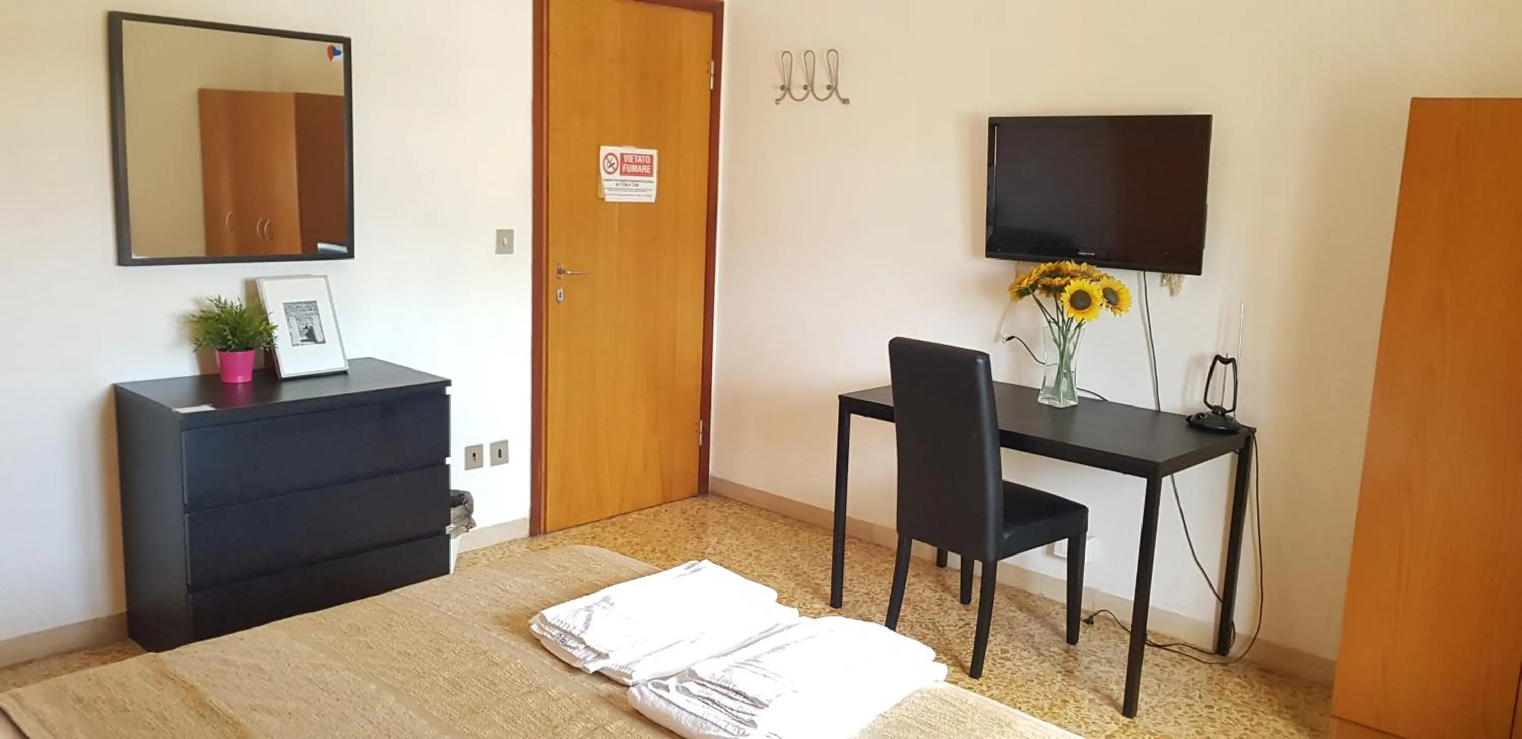 Deluxe Double Room with Shared Bathroom in Prime Guest House