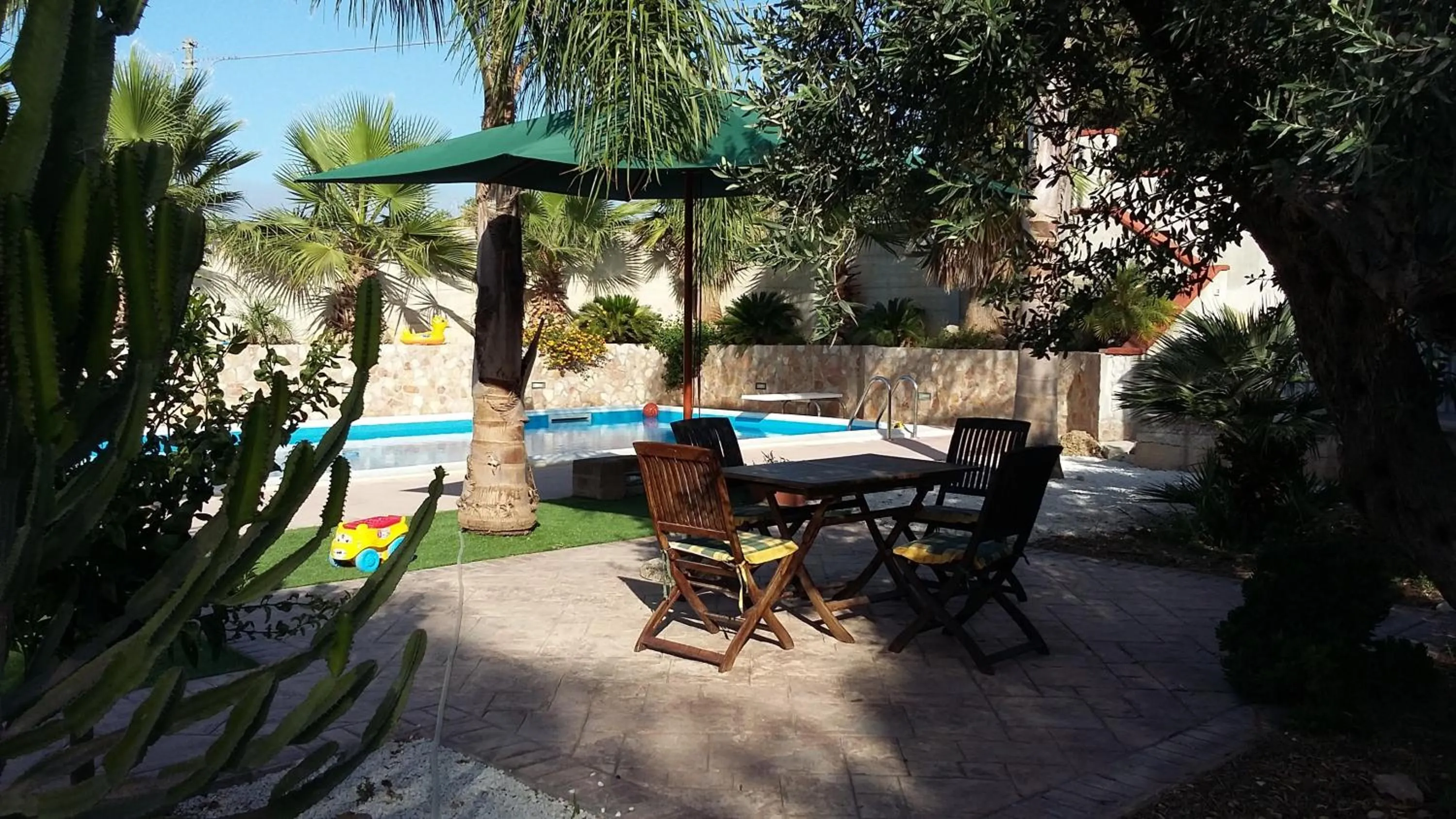 Swimming pool in B&B Castellazzo