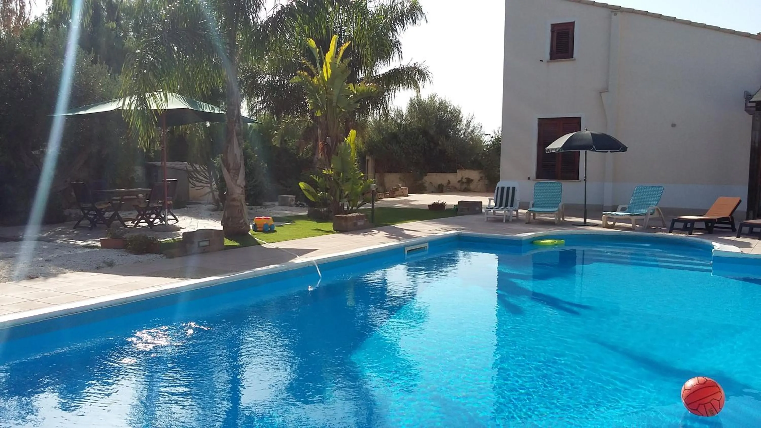 Swimming pool in B&B Castellazzo