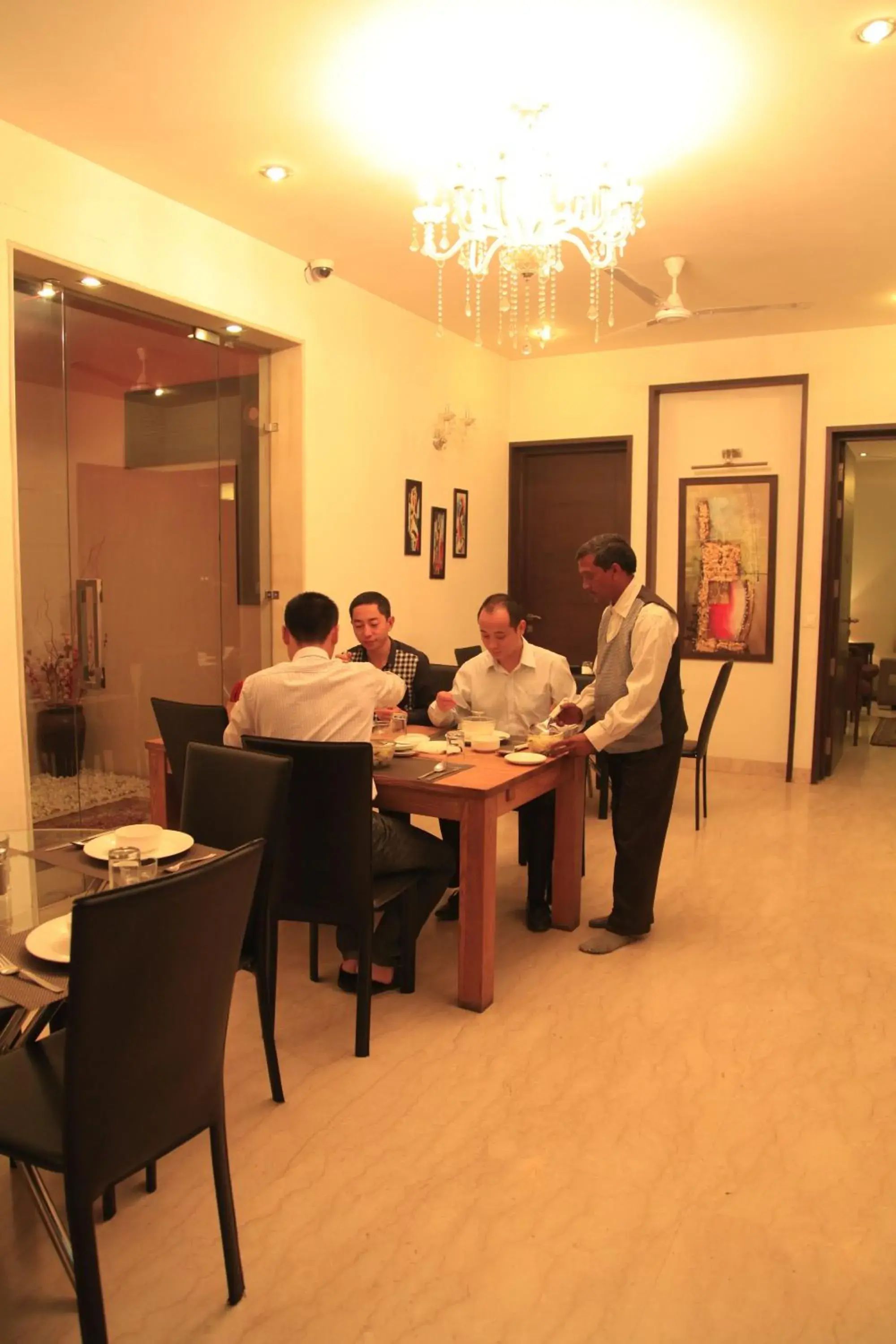 Restaurant/places to eat in Indiyaah Inn Restaurant/places to eat in Indiyaah Inn