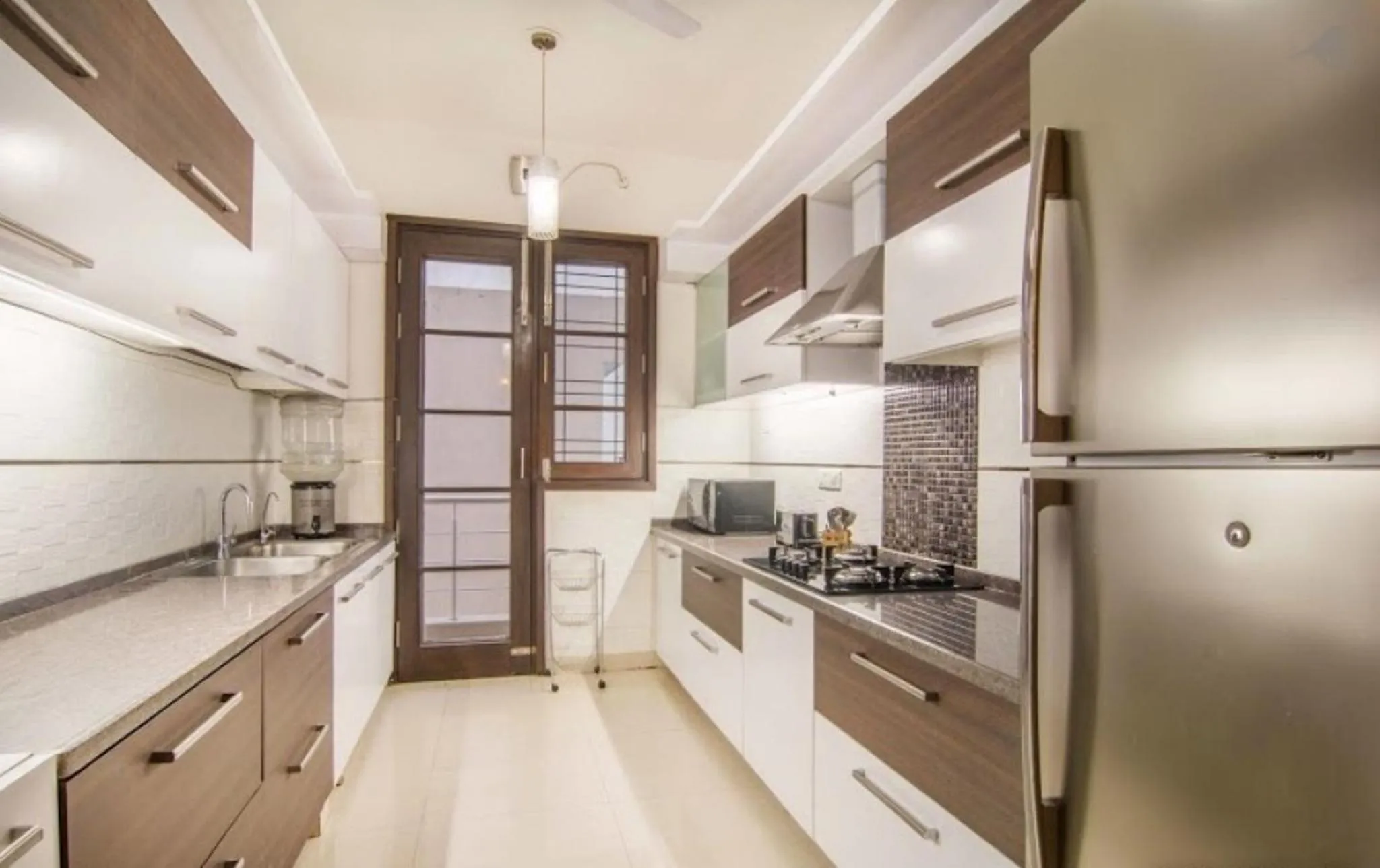 Communal kitchen in Indiyaah Inn