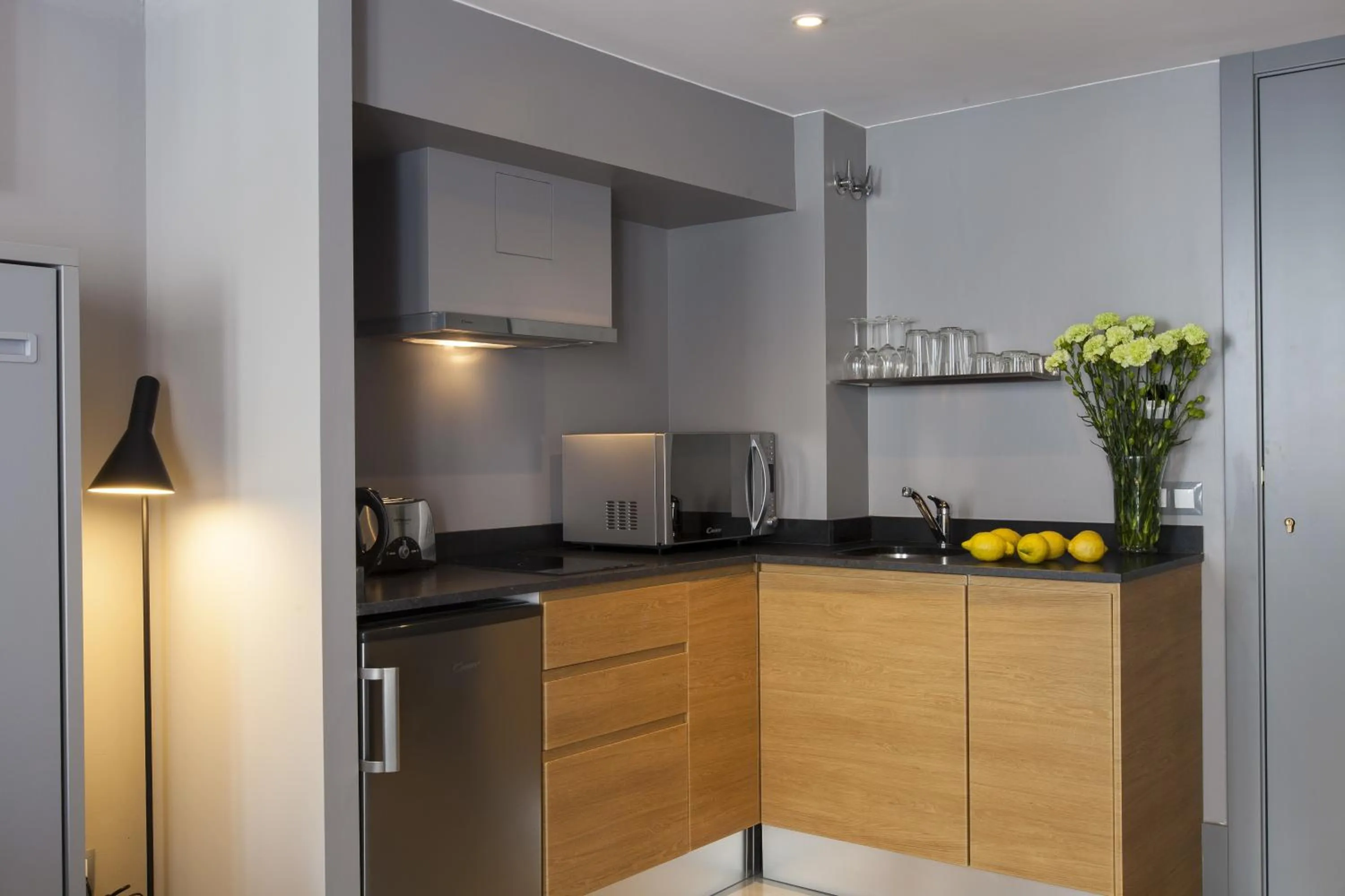 Coffee/tea facilities in Kare No Apartments by Sitges Group