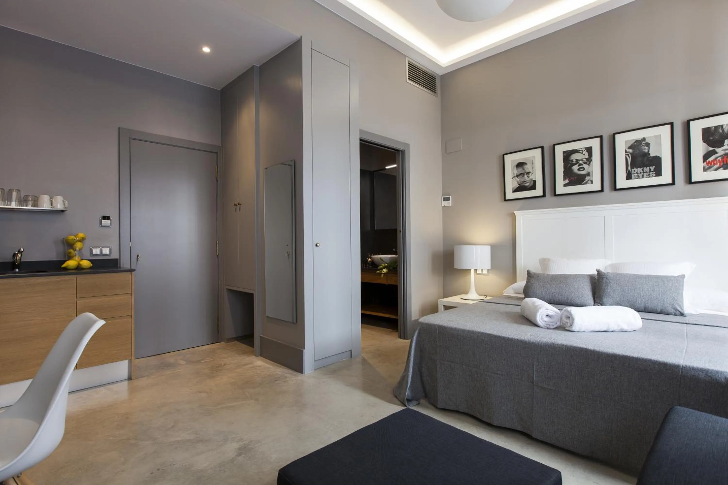 Bathroom, Bed in Kare No Apartments by Sitges Group