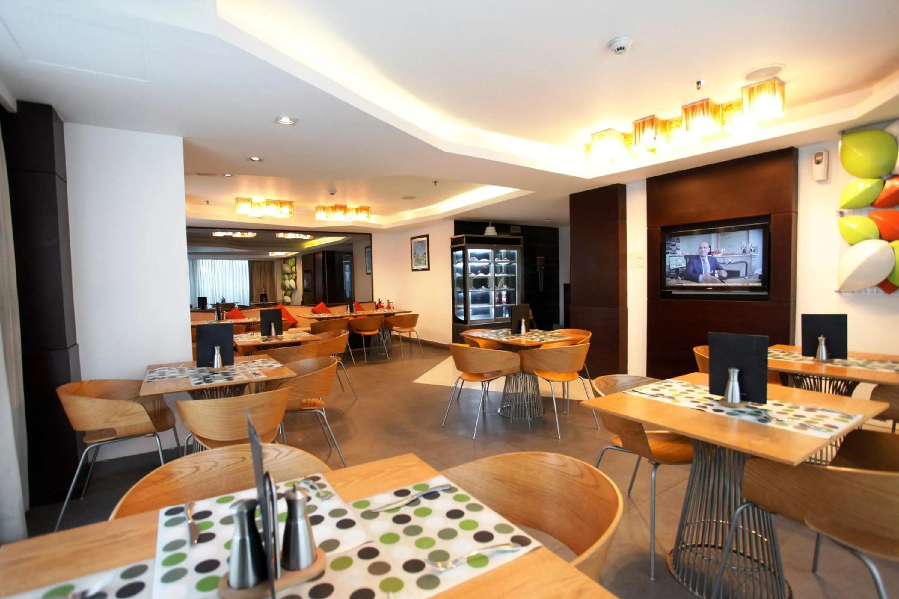 Restaurant/places to eat in Platinum Residence