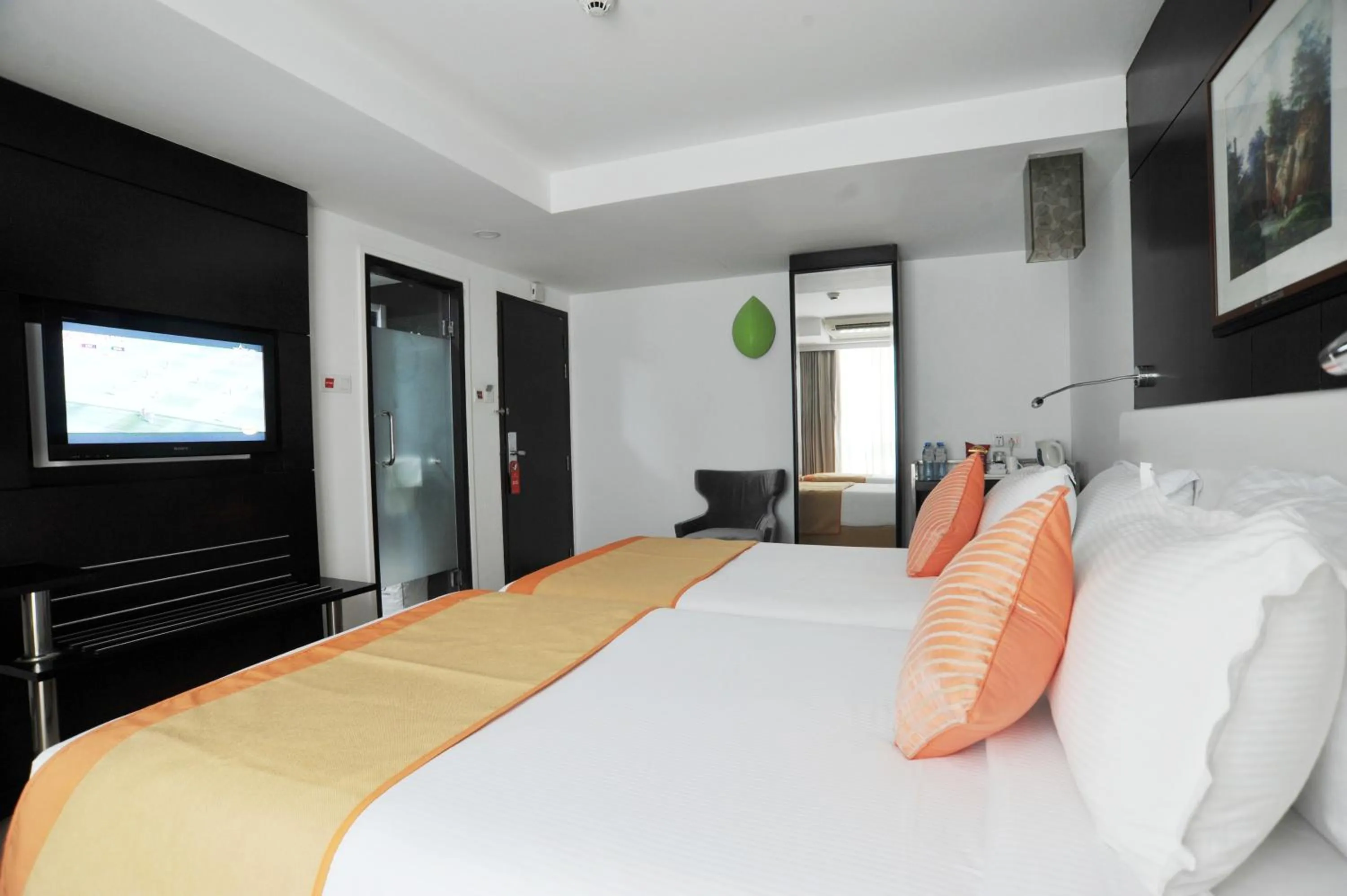 Photo of the whole room, Bed in Platinum Residence