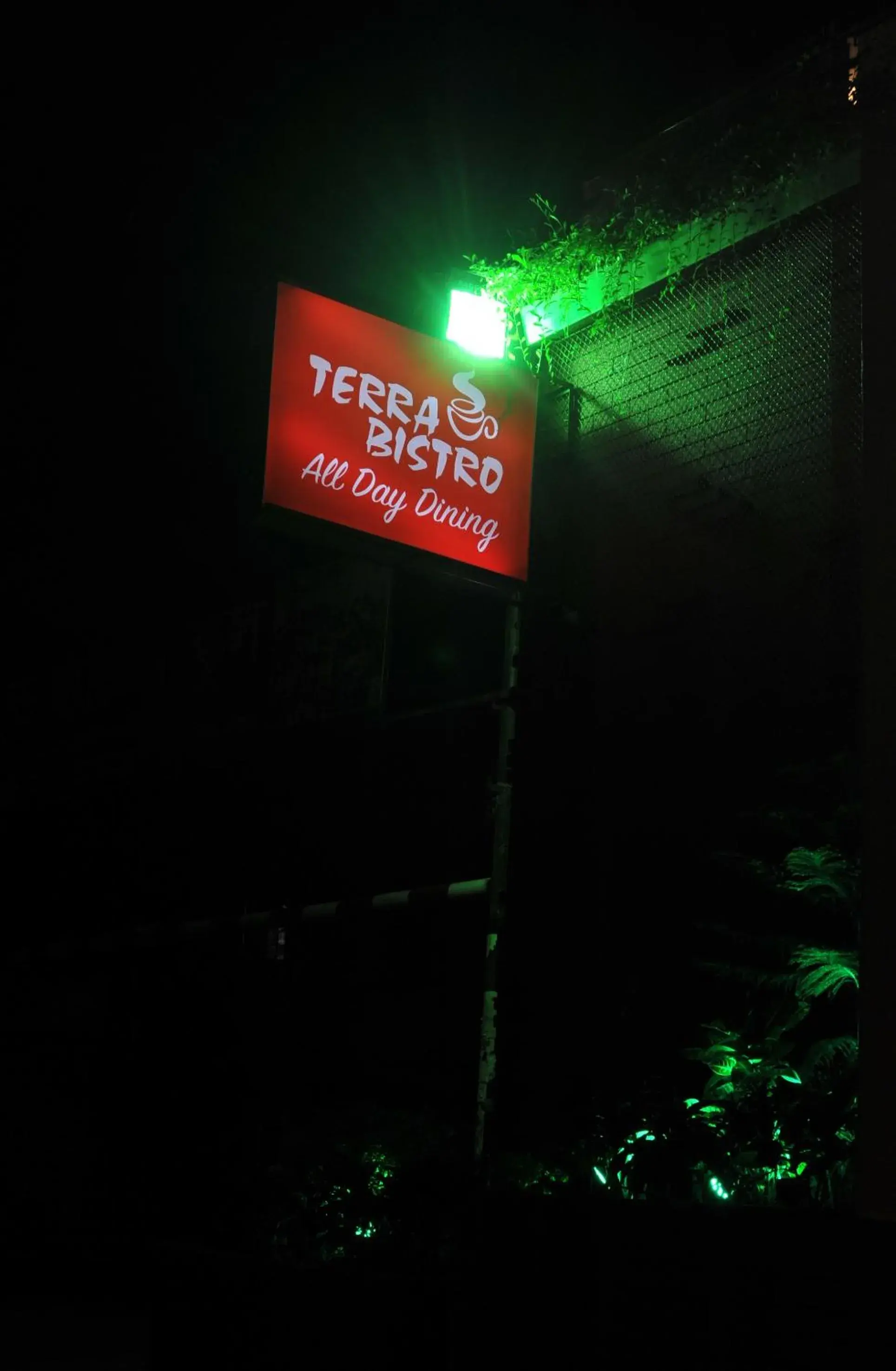 Restaurant/places to eat in Platinum Residence Restaurant/places to eat in Platinum Residence