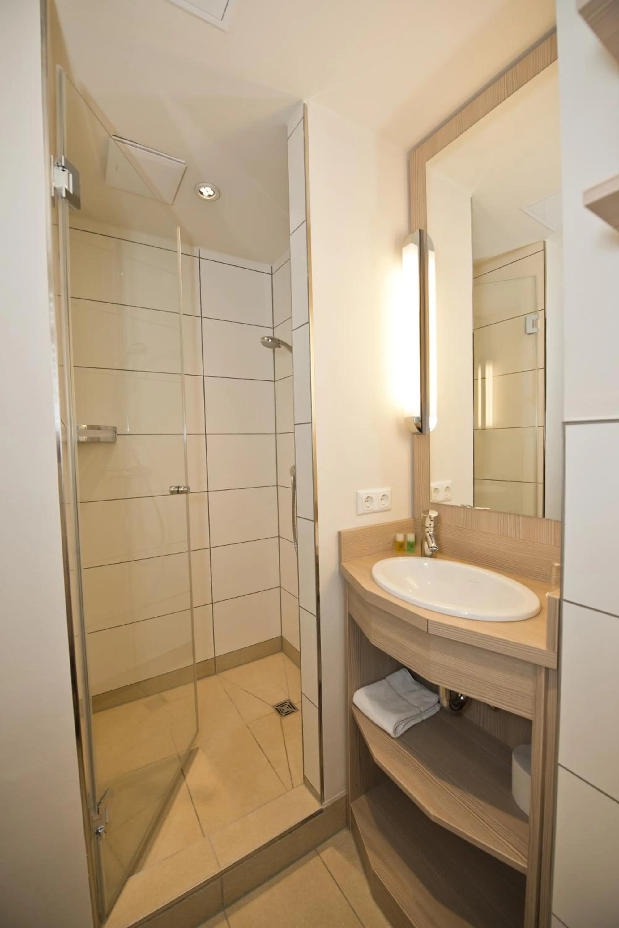 Bathroom in Heinrich Pesch Hotel