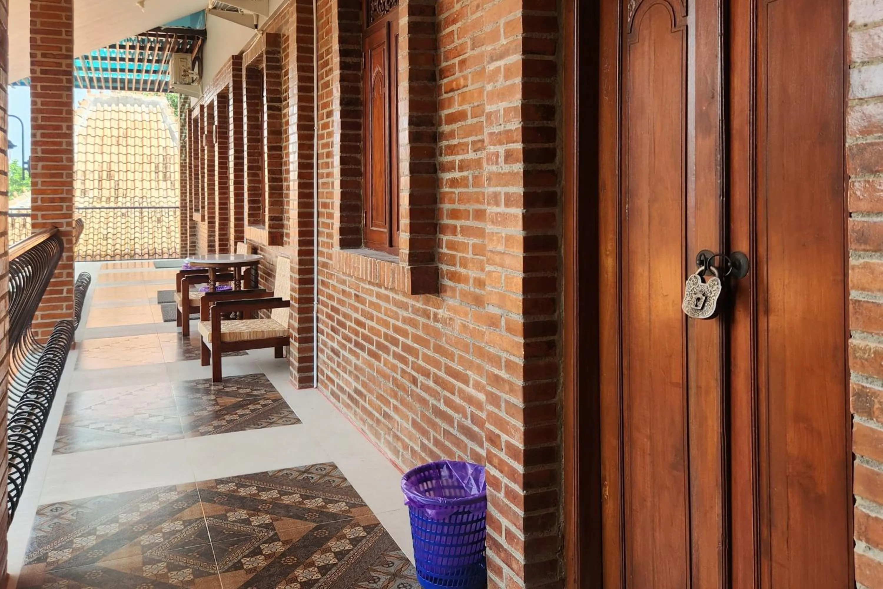 Seating area in RedDoorz near Stasiun Sragen