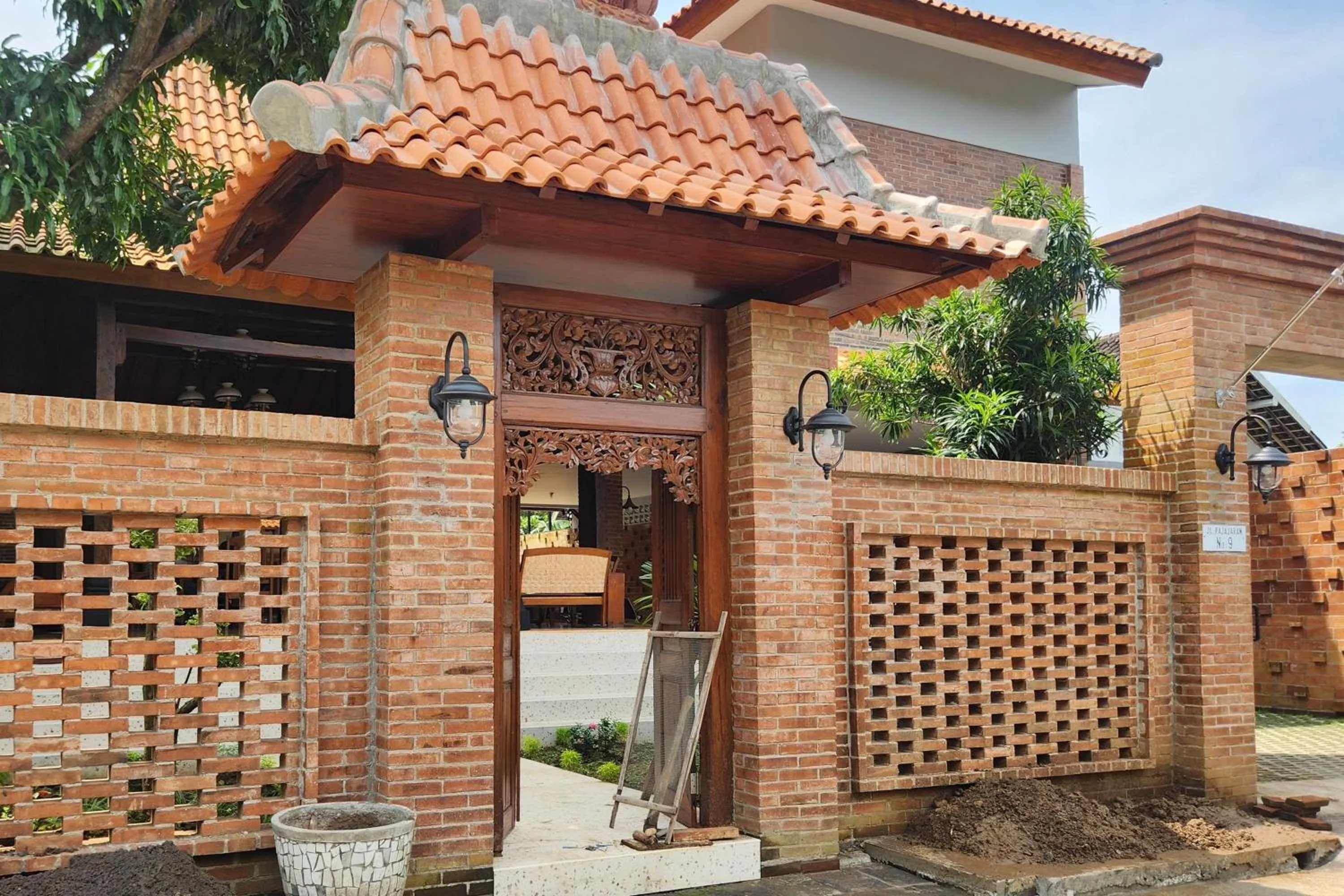 Property building in RedDoorz near Stasiun Sragen