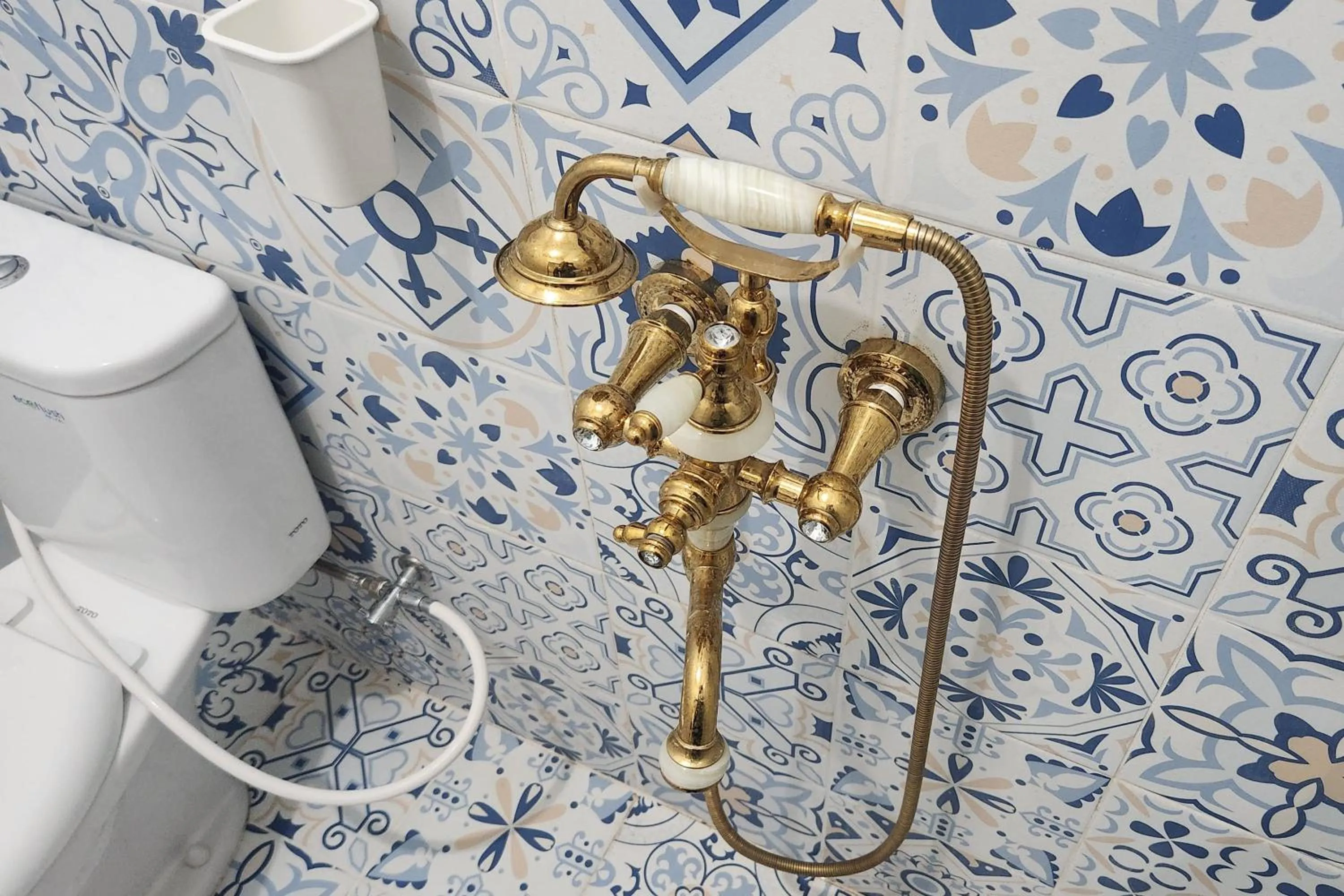 Bathroom in RedDoorz near Stasiun Sragen