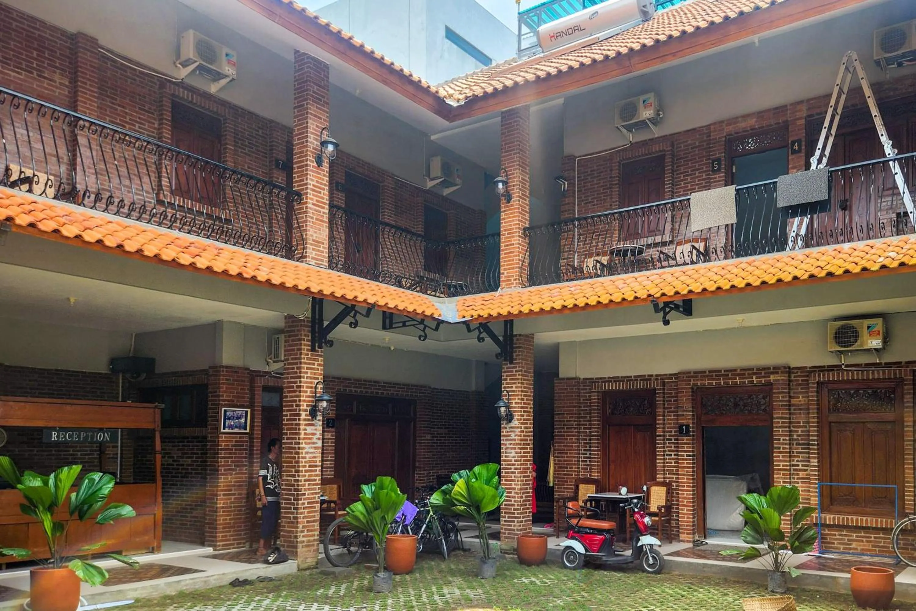 Property building in RedDoorz near Stasiun Sragen