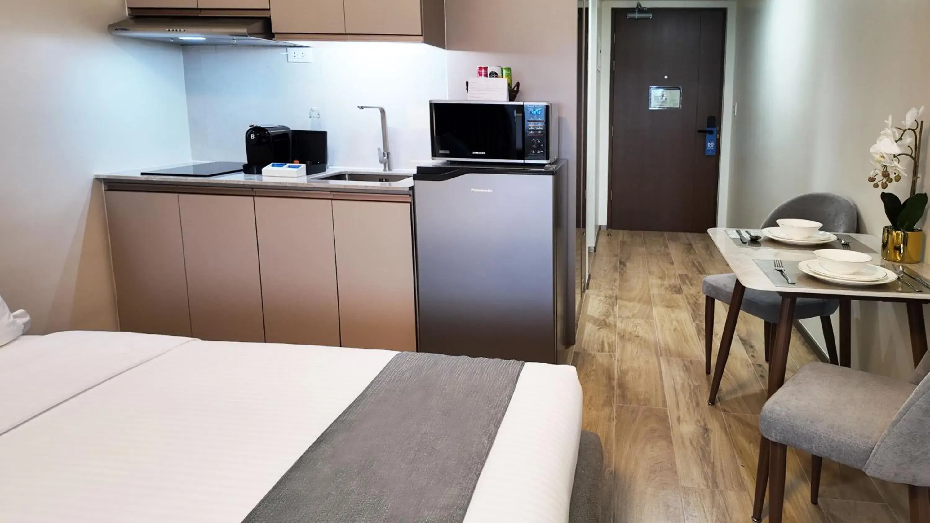 Shower, Bed in Savea Bay City Manila Shower, Bed in Savea Bay City Manila