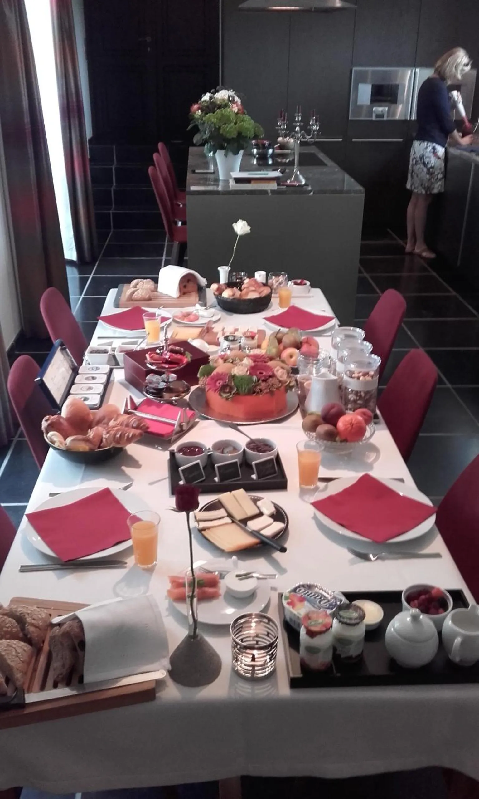 Continental breakfast in B&B Scheldekant
