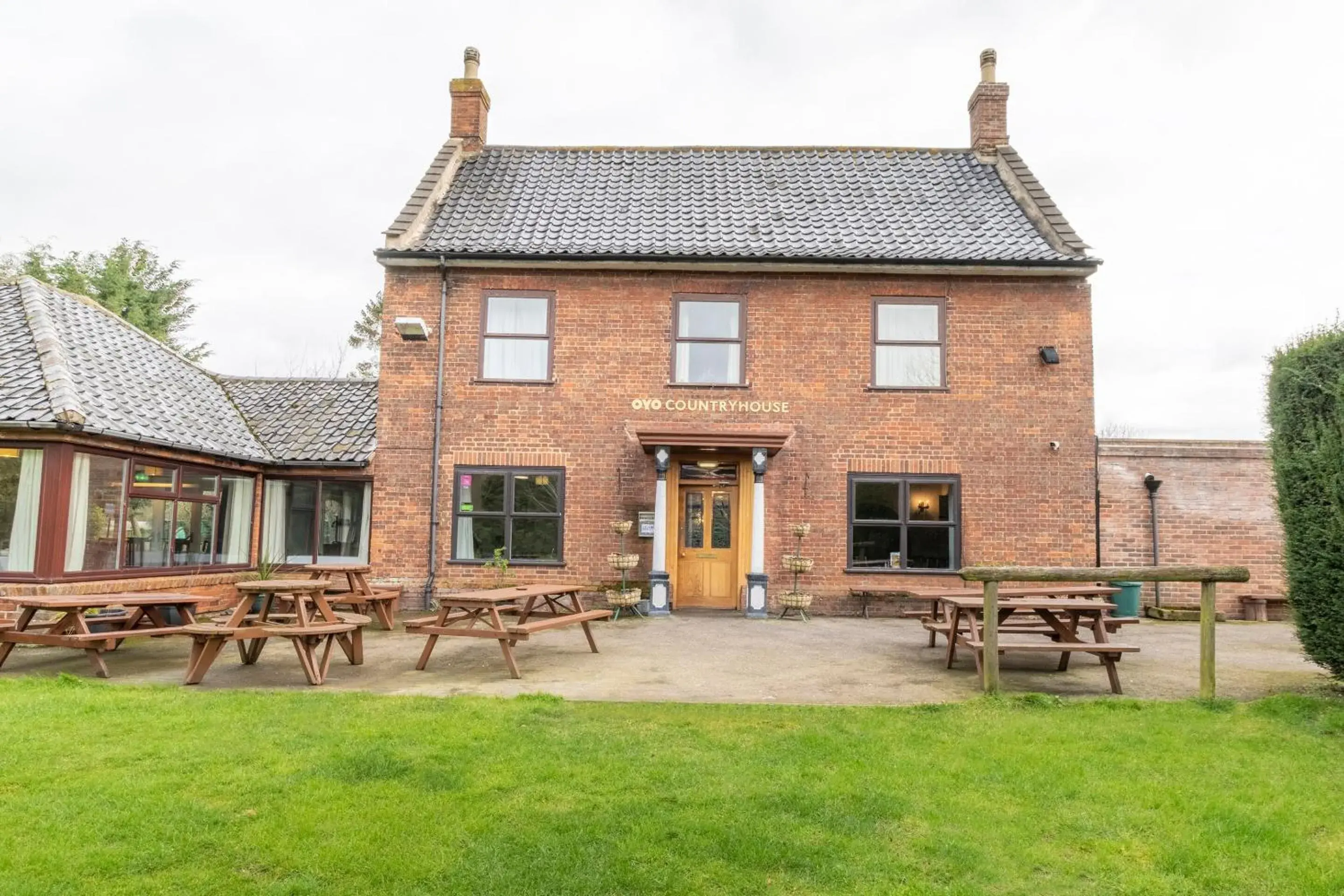 Facade/entrance in OYO Elm Farm Country House, Norwich Airport Facade/entrance in OYO Elm Farm Country House, Norwich Airport