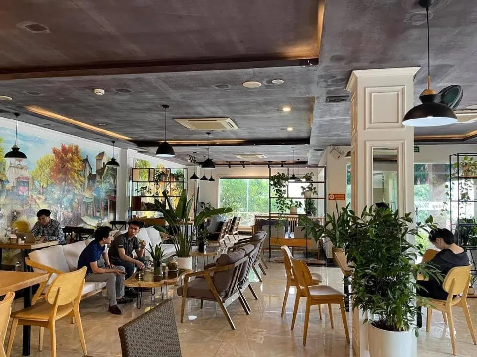 Restaurant/places to eat in Sen Trang Hotel