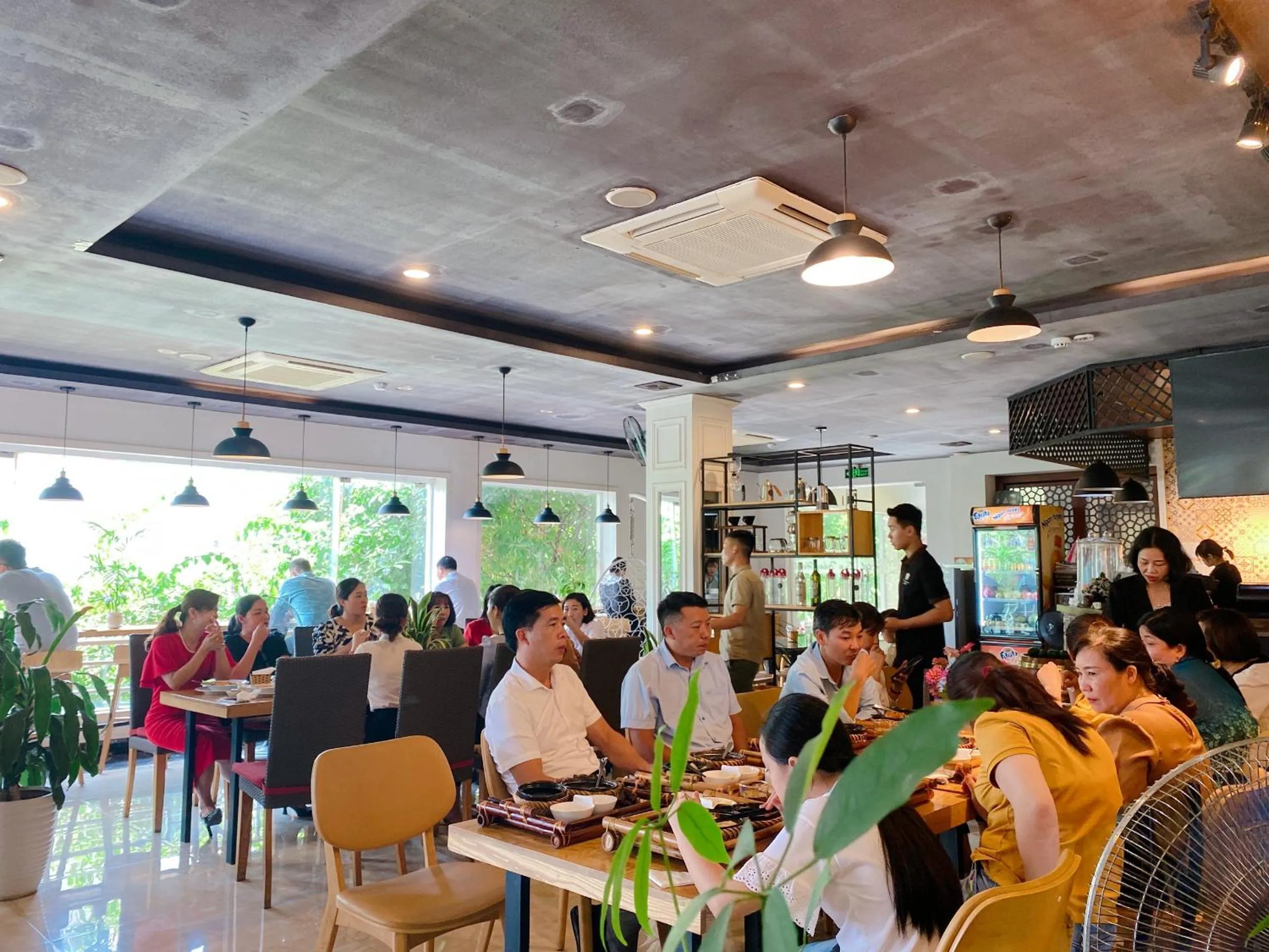 Restaurant/places to eat in Sen Trang Hotel