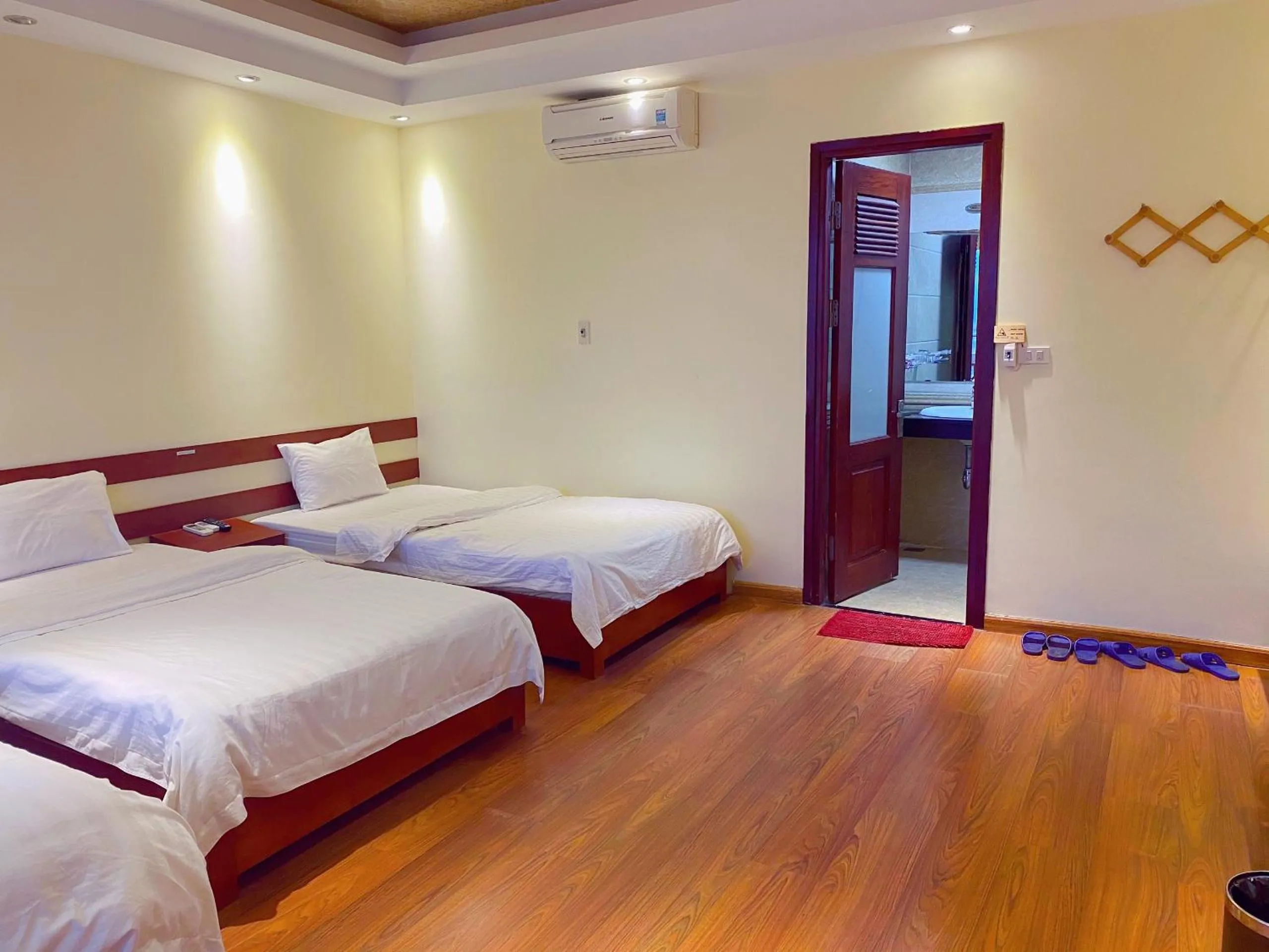 Bedroom, Bed in Sen Trang Hotel