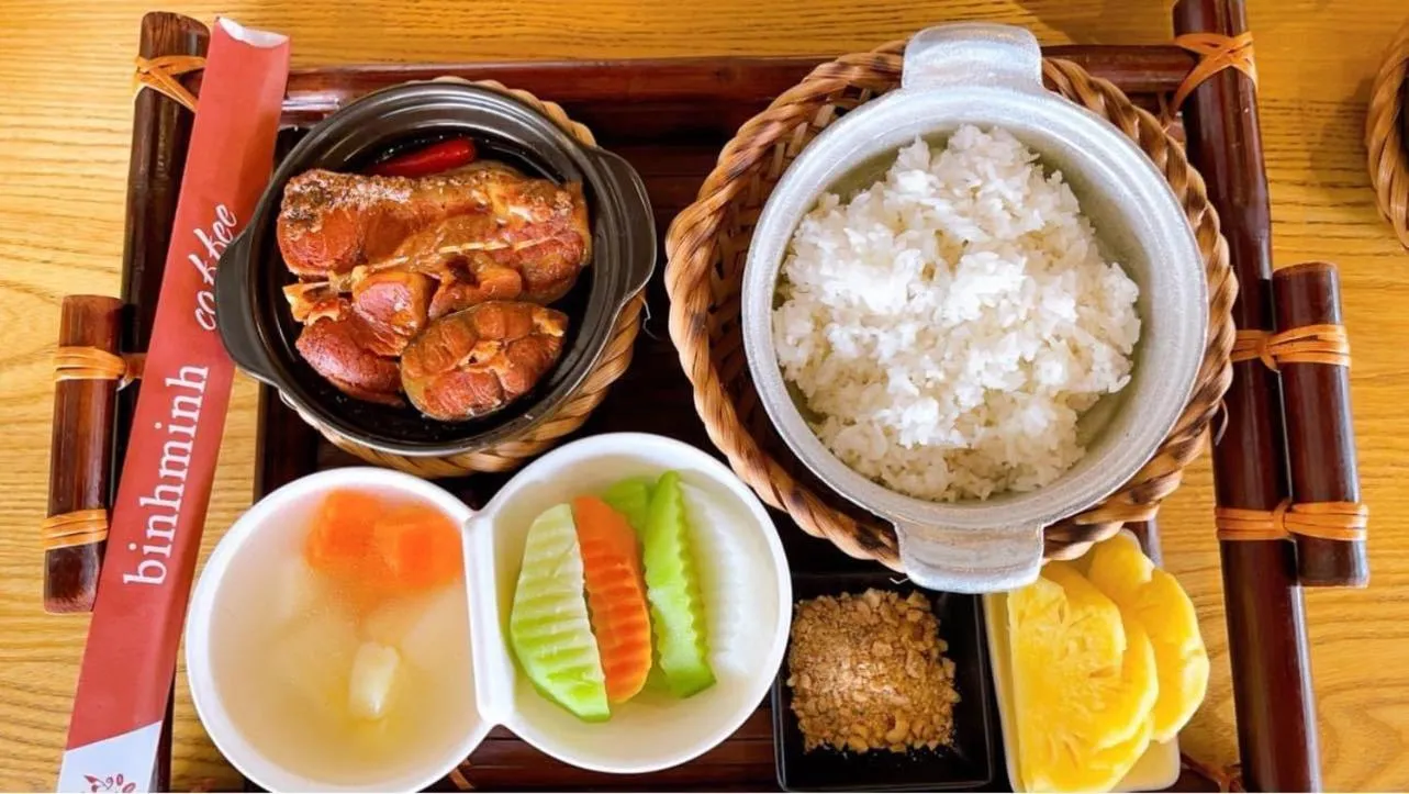 Restaurant/places to eat in Sen Trang Hotel