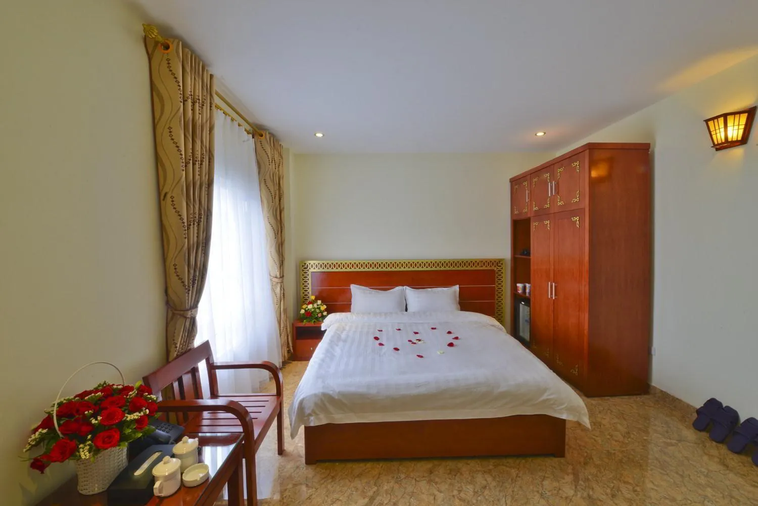 Bed in Sen Trang Hotel