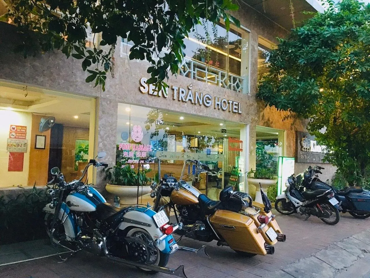 Facade/entrance in Sen Trang Hotel