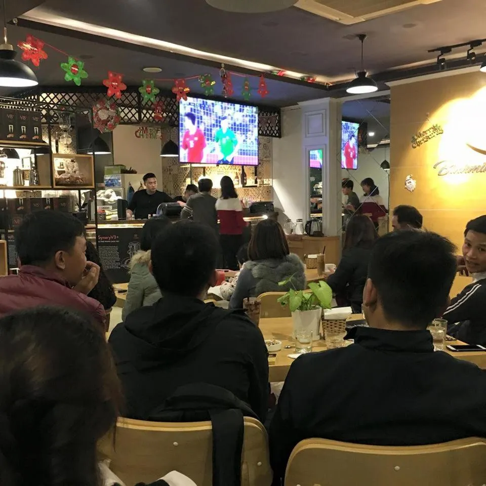 Evening entertainment in Sen Trang Hotel