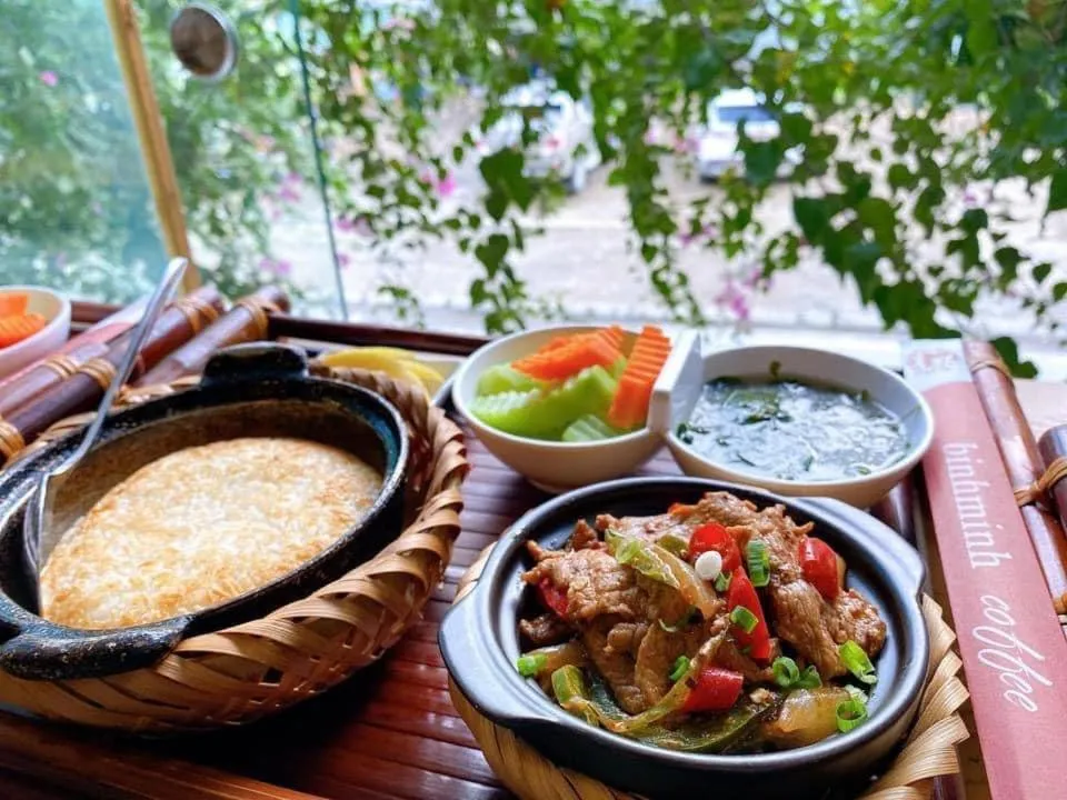 Restaurant/places to eat in Sen Trang Hotel