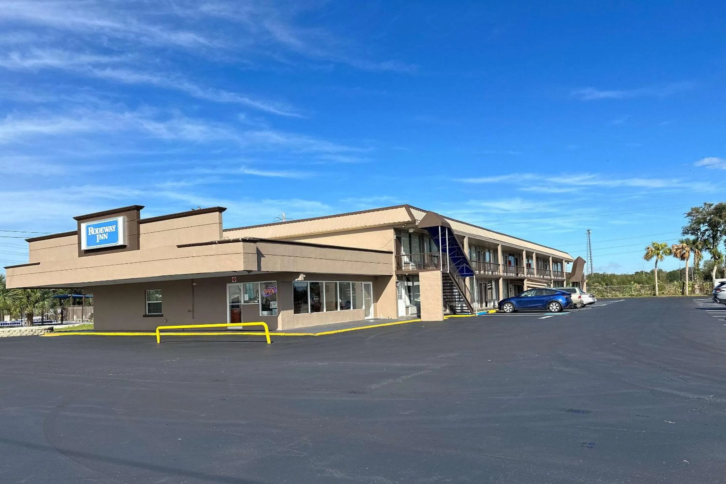 Property building in Rodeway Inn Bushnell
