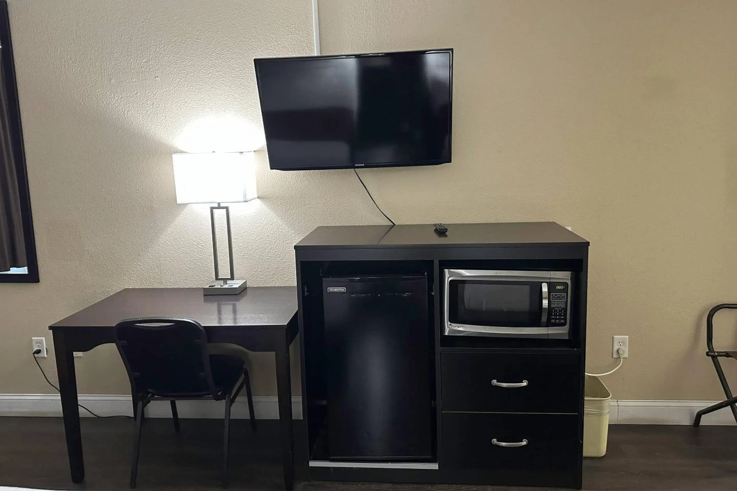 Bedroom in Rodeway Inn Bushnell Bedroom in Rodeway Inn Bushnell