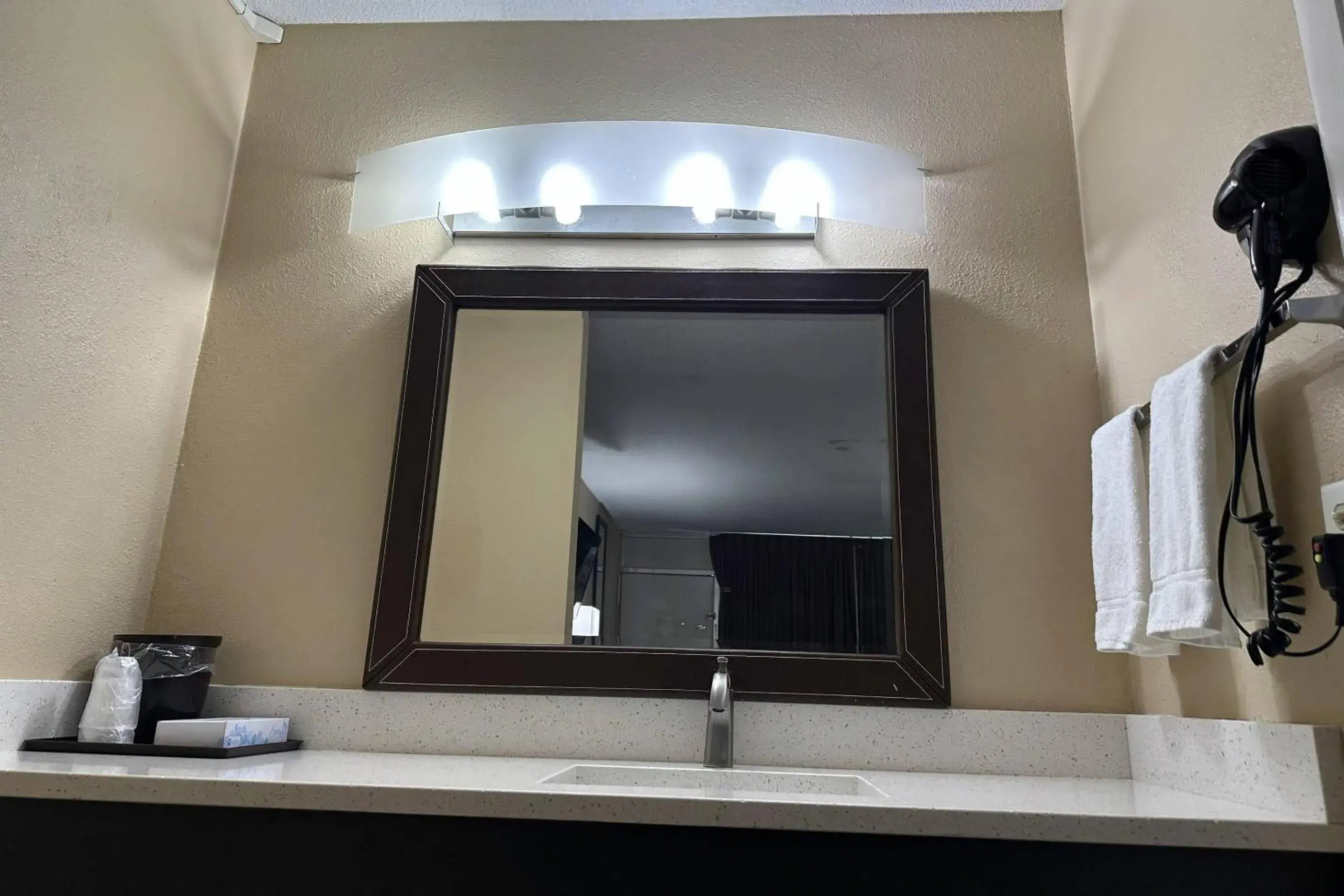 Bedroom in Rodeway Inn Bushnell Bedroom in Rodeway Inn Bushnell