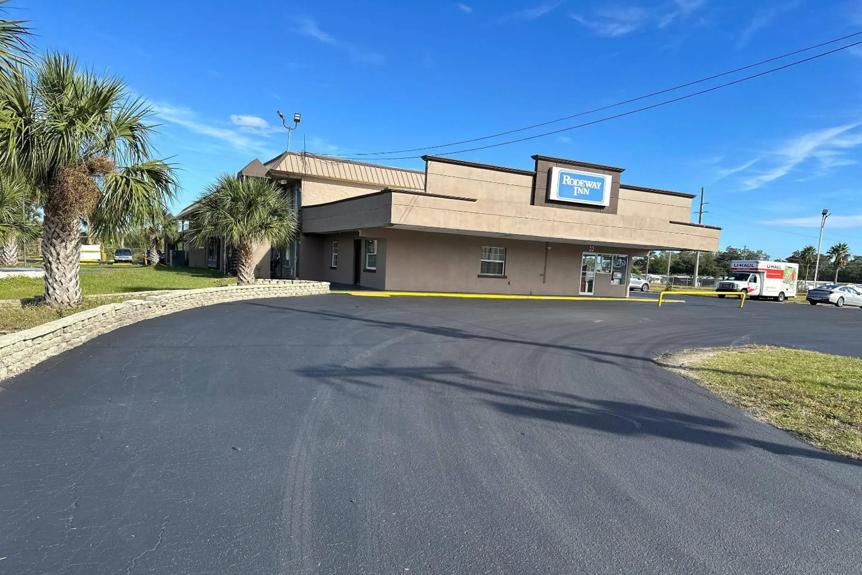 Property building in Rodeway Inn Bushnell Property building in Rodeway Inn Bushnell