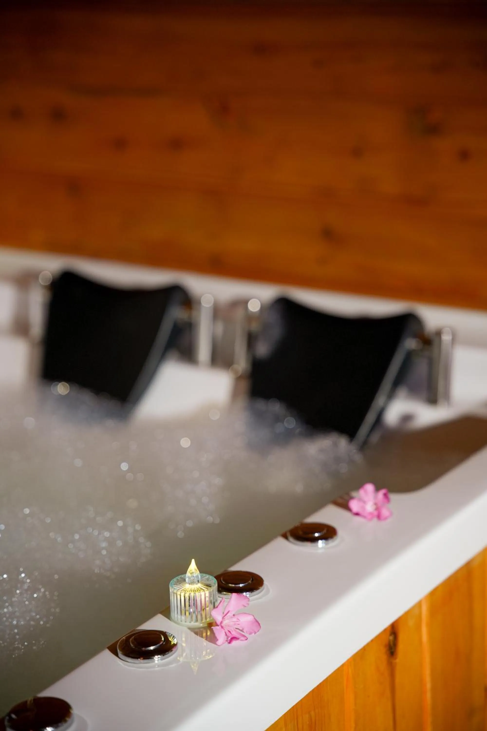 Hot Tub in Navy Inn & Bungalows