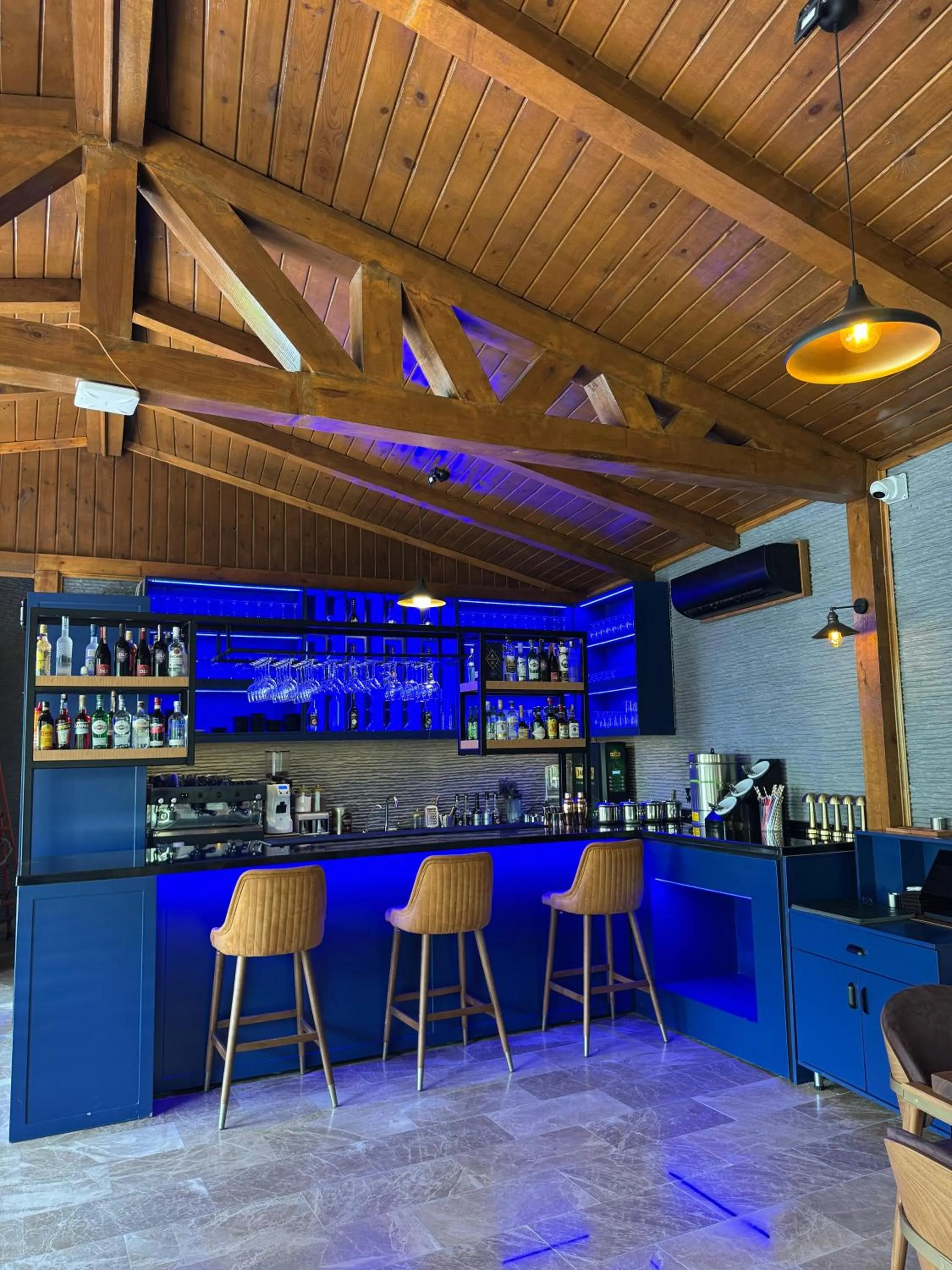 Restaurant/places to eat in Navy Inn & Bungalows