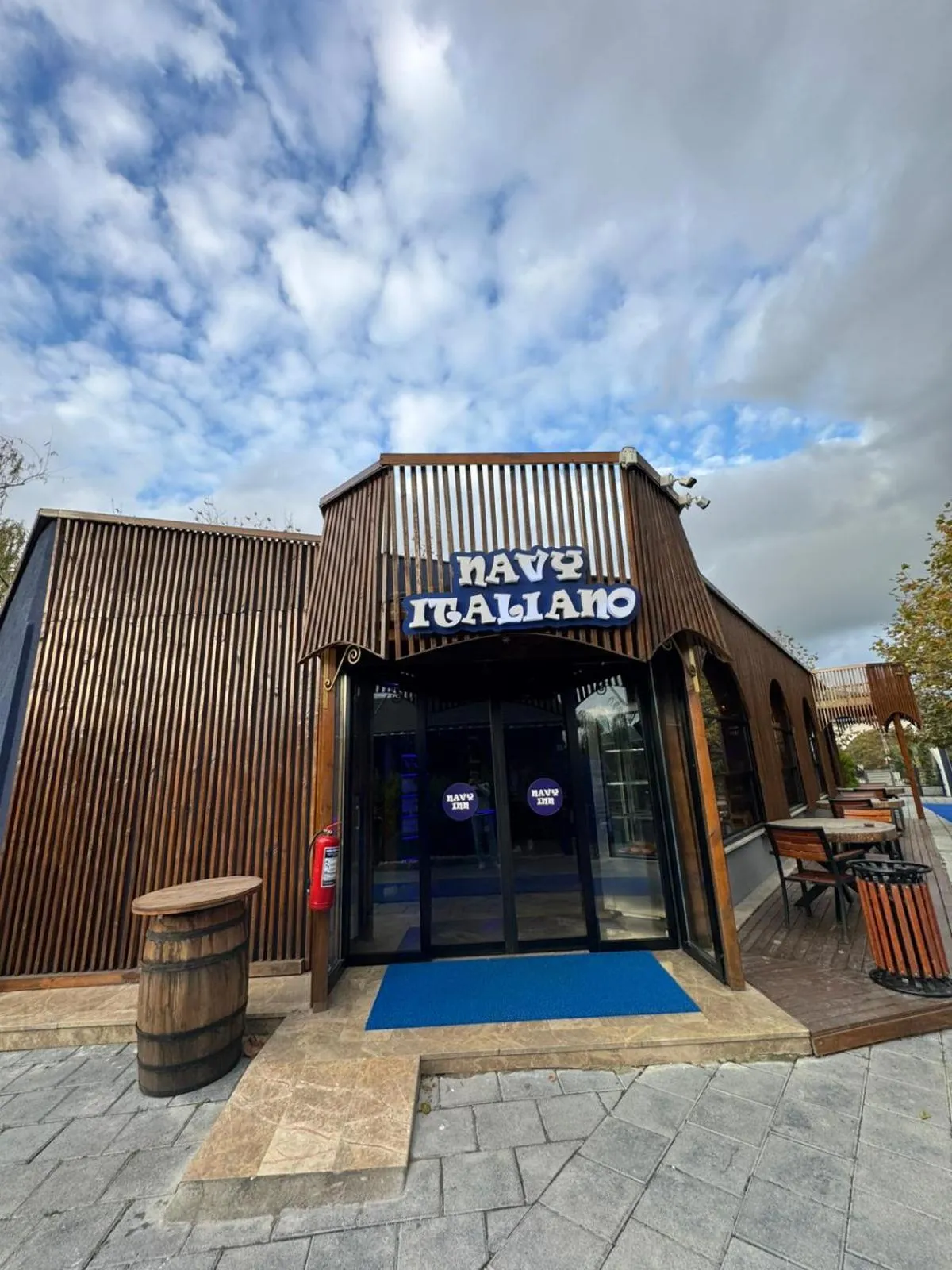 Navy Inn & Bungalows