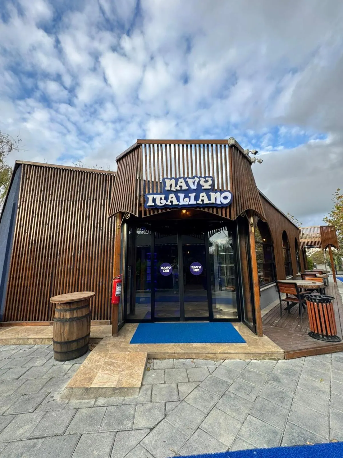 Navy Inn & Bungalows