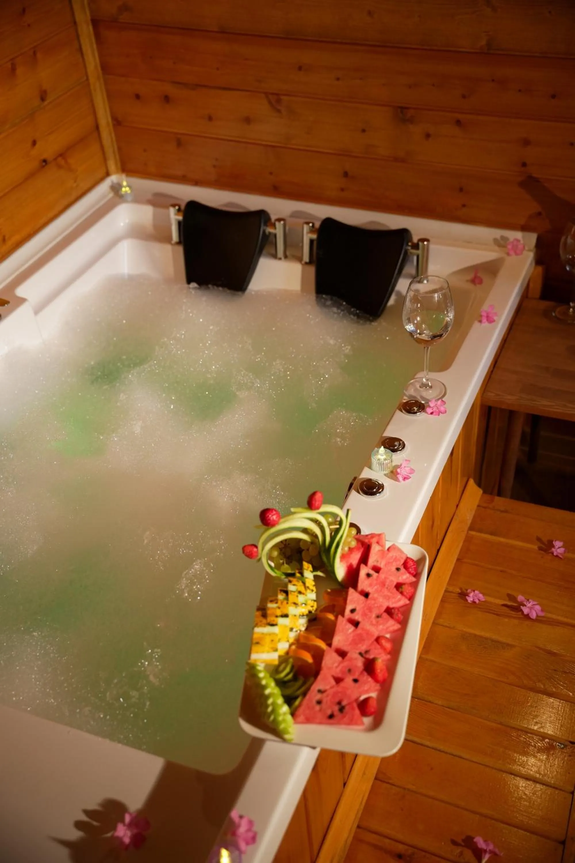 Hot Tub in Navy Inn & Bungalows