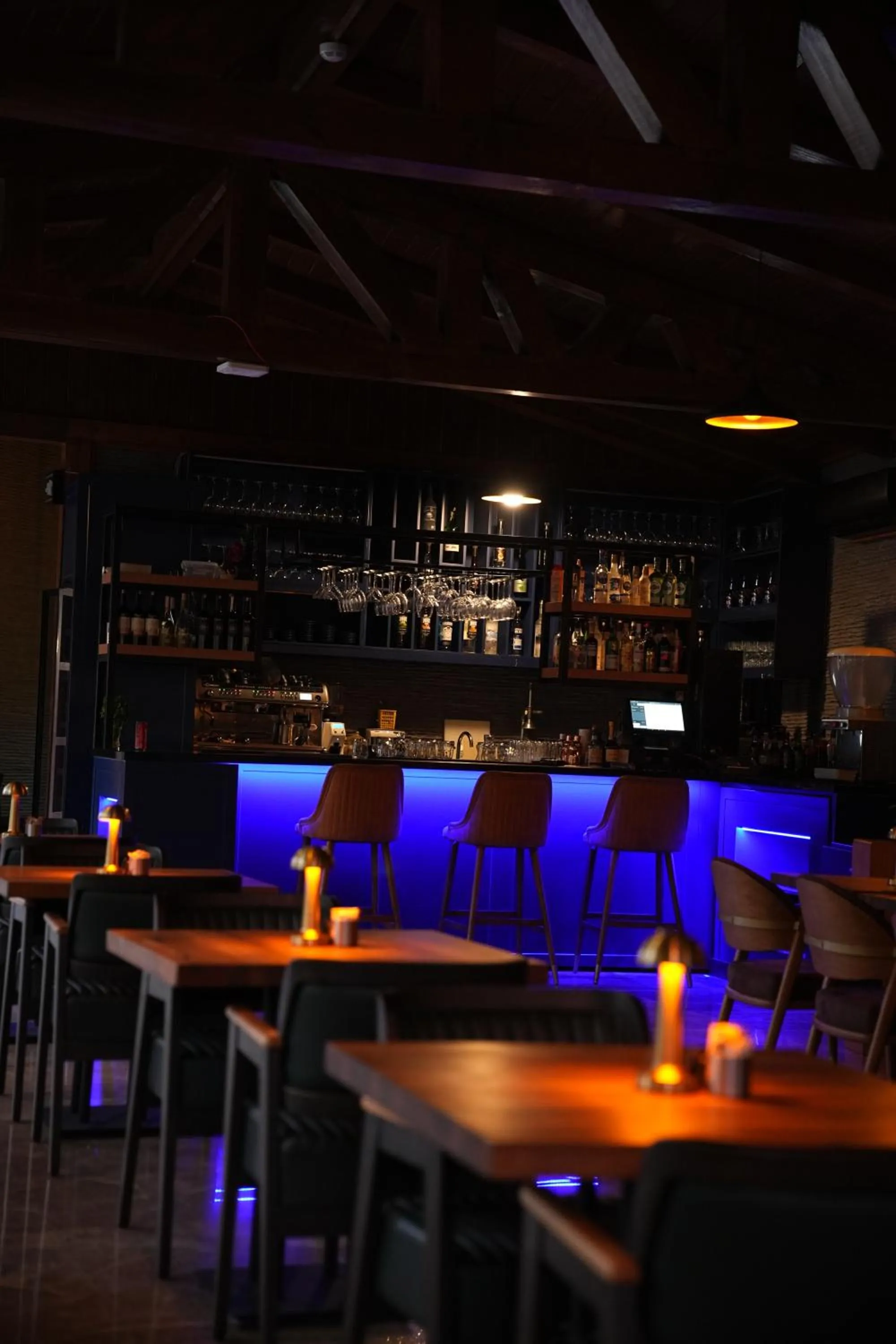 Restaurant/places to eat in Navy Inn & Bungalows