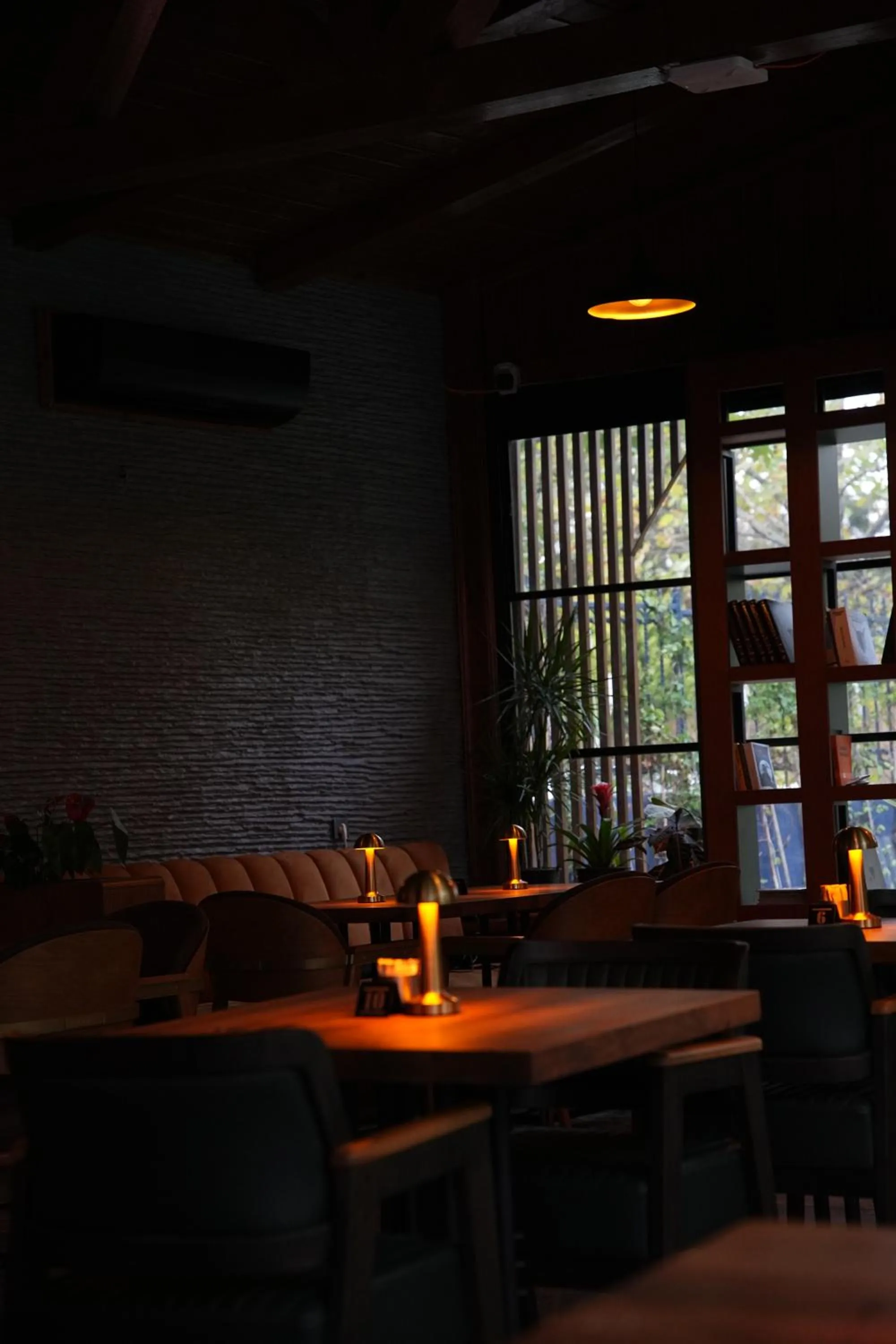 Restaurant/places to eat in Navy Inn & Bungalows