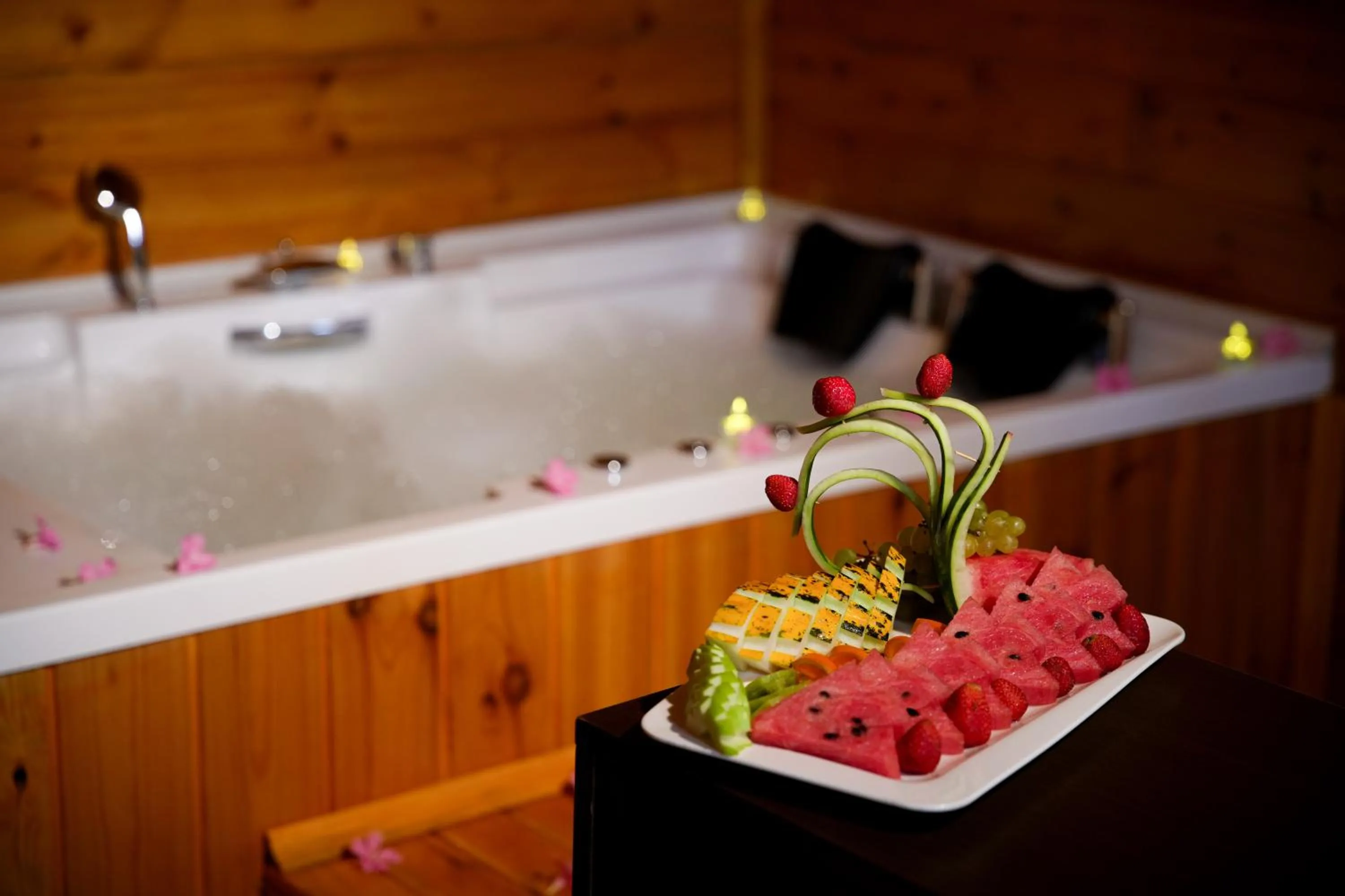 Hot Tub in Navy Inn & Bungalows