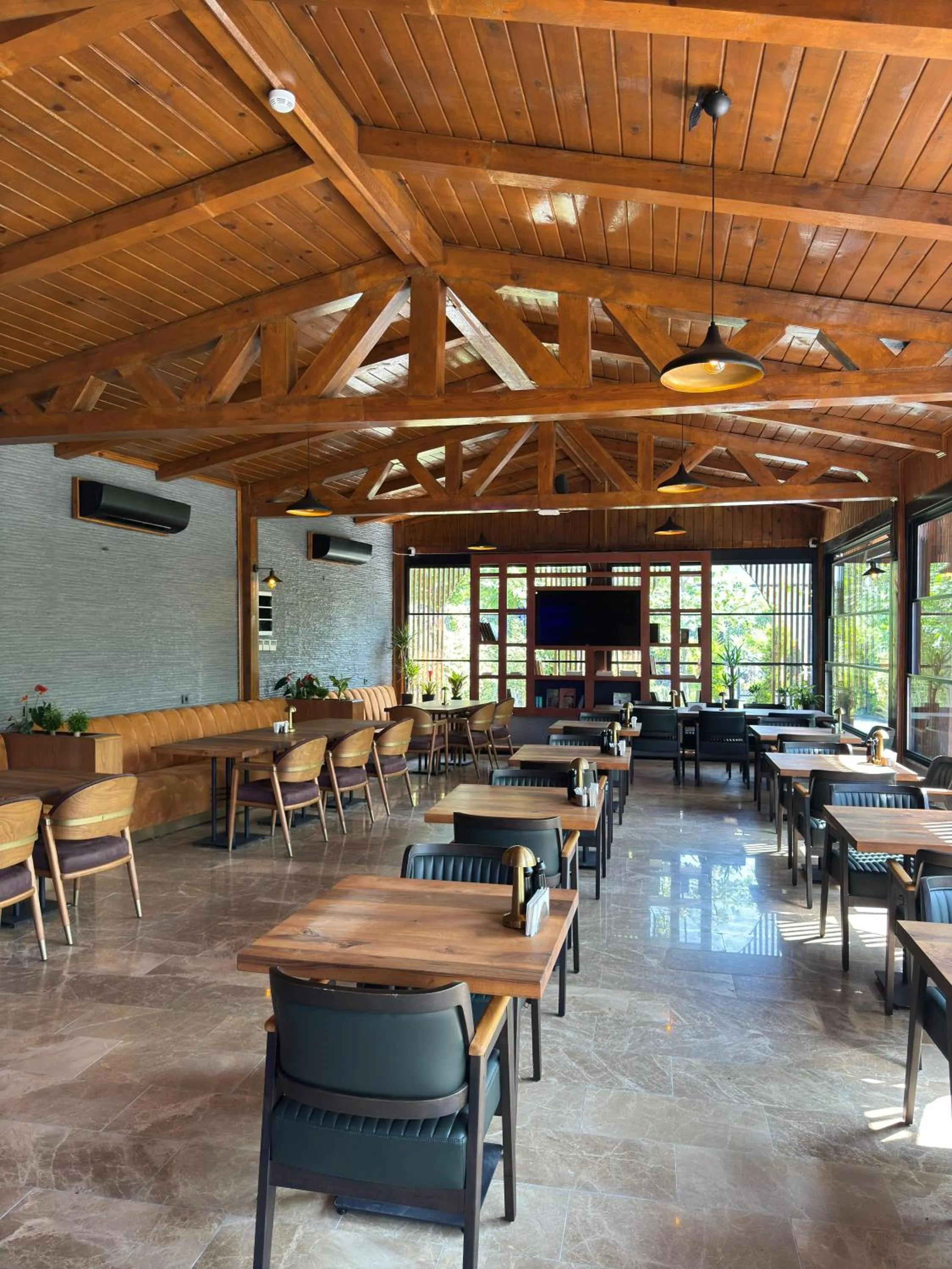 Restaurant/places to eat in Navy Inn & Bungalows