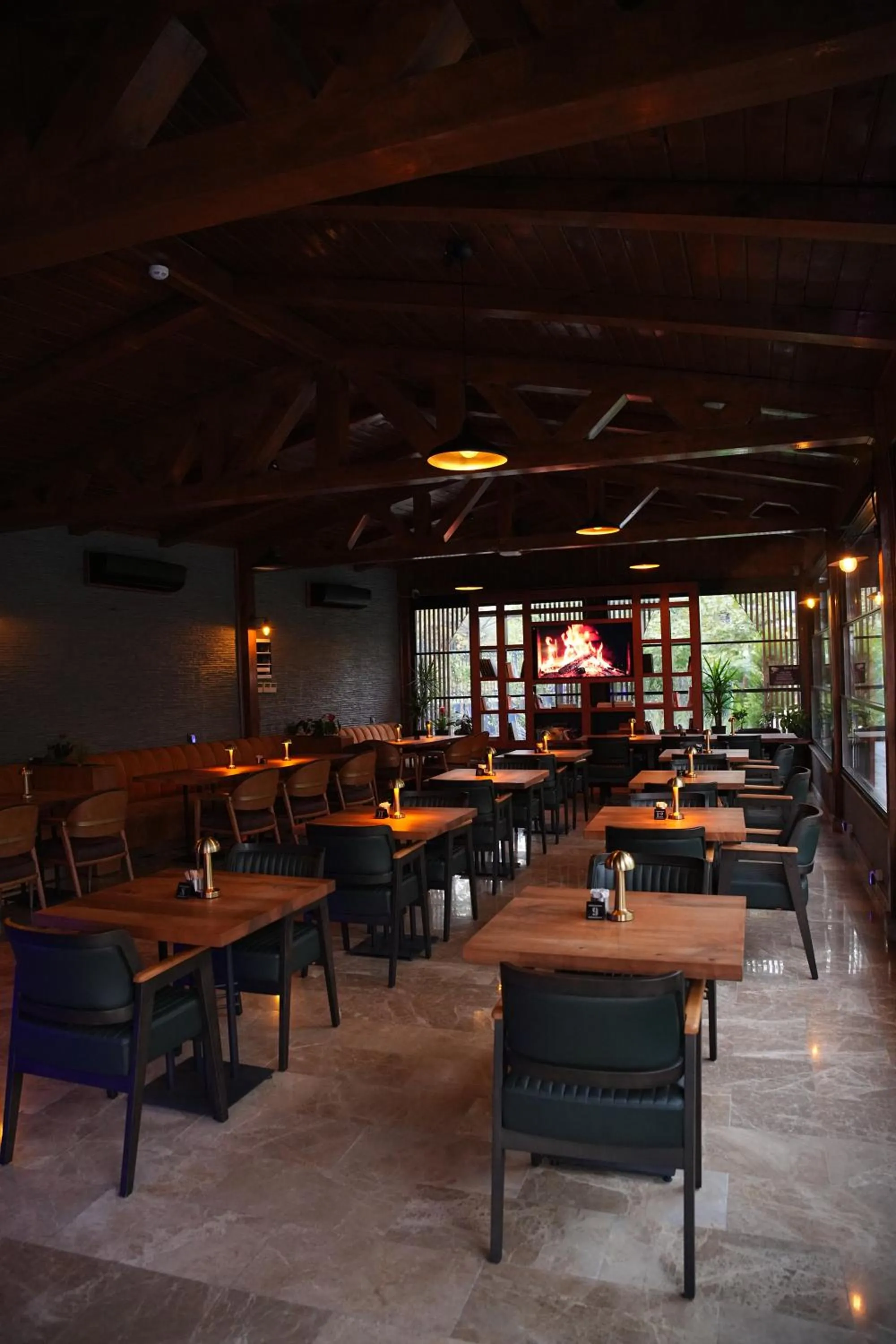 Restaurant/places to eat in Navy Inn & Bungalows