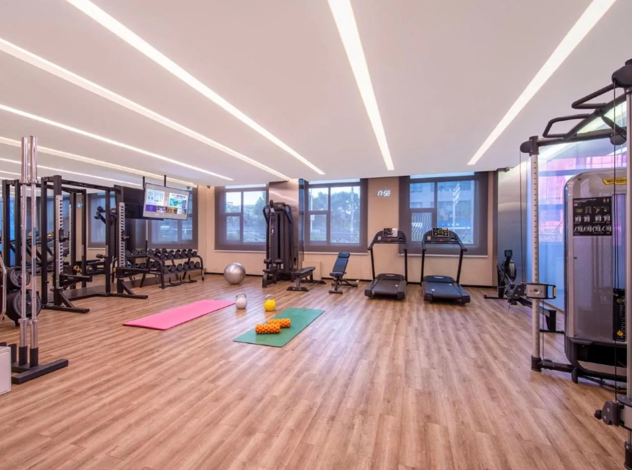Fitness centre/facilities in Crystal Orange Hotel Shanghai Caohejing Yishan Road