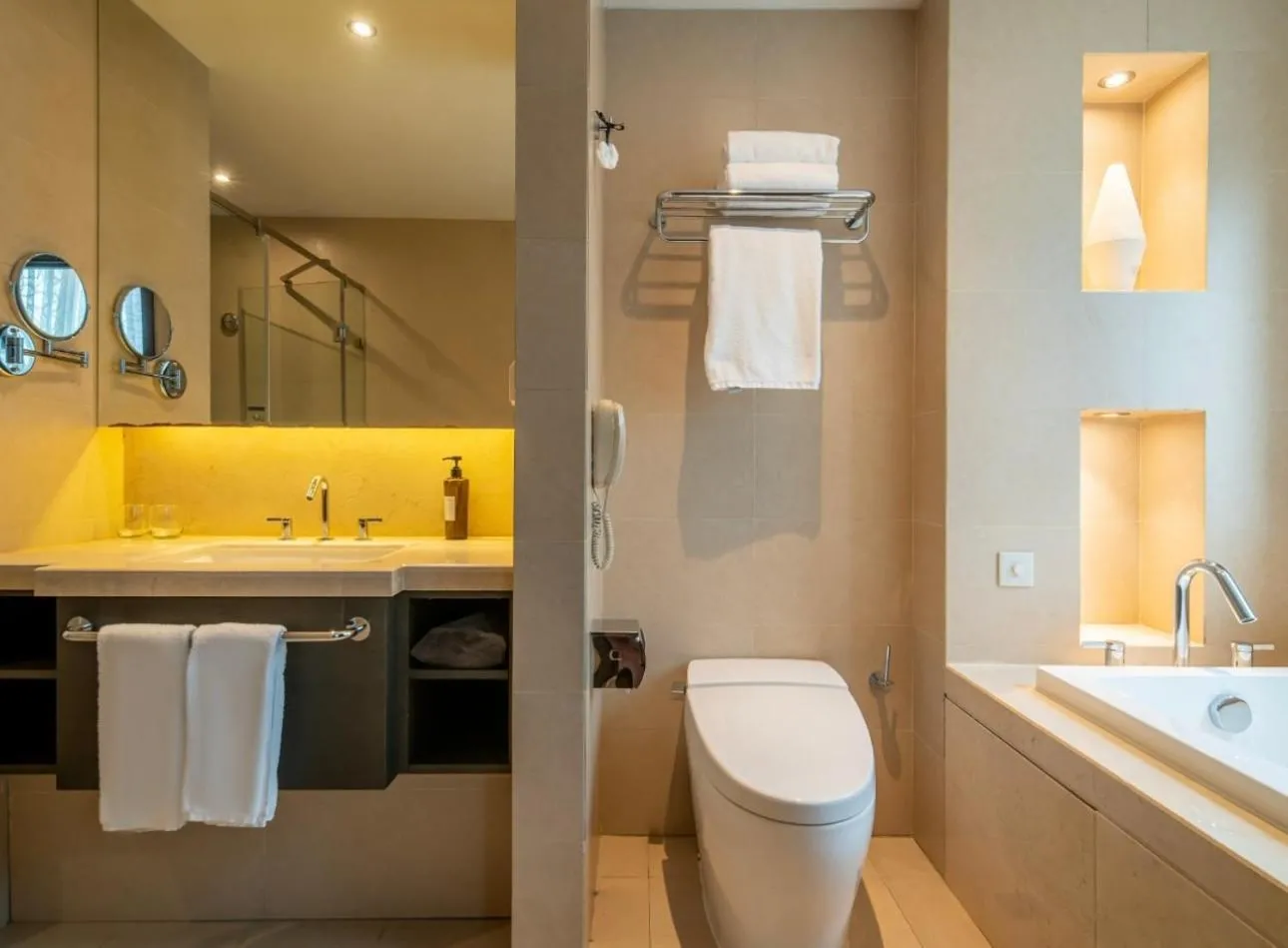 Toilet in Crystal Orange Hotel Shanghai Caohejing Yishan Road