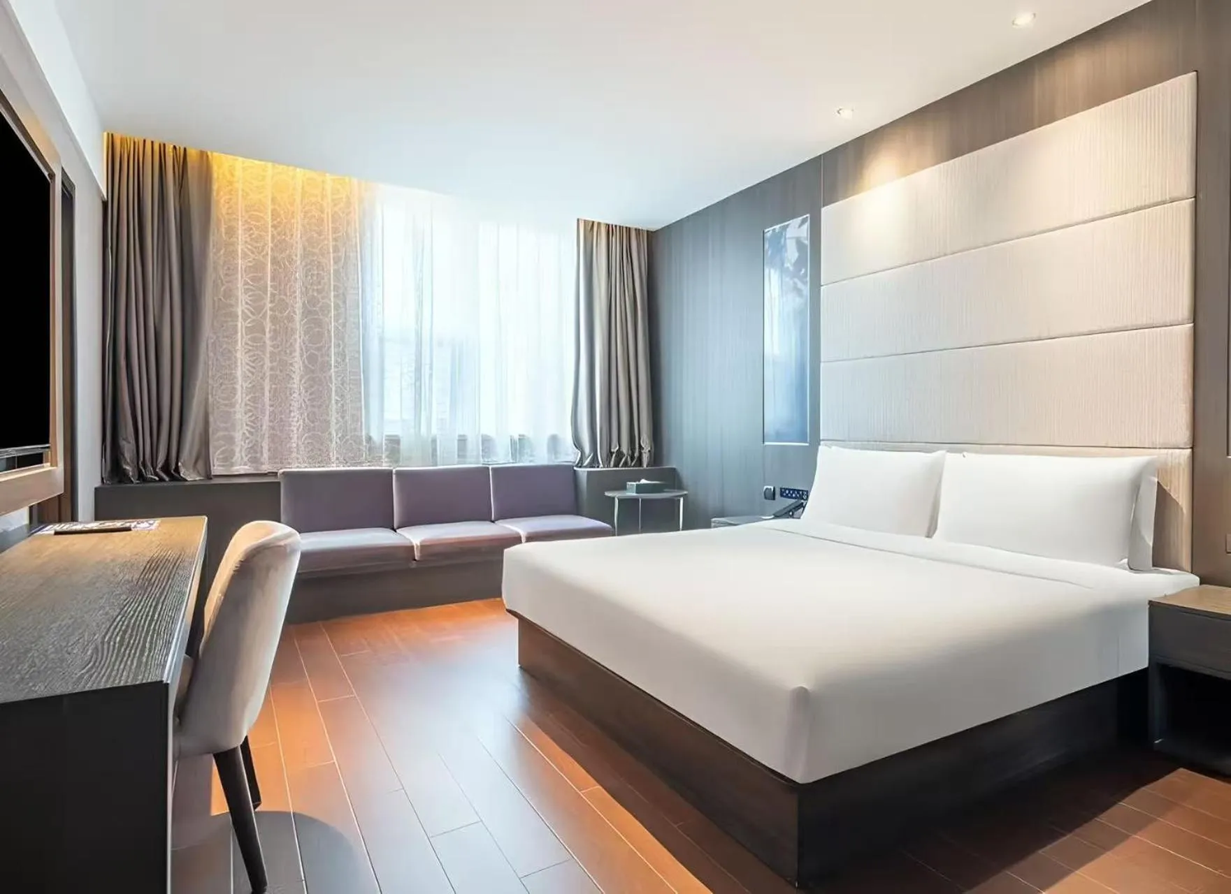 Photo of the whole room, Bed in Crystal Orange Hotel Shanghai Caohejing Yishan Road