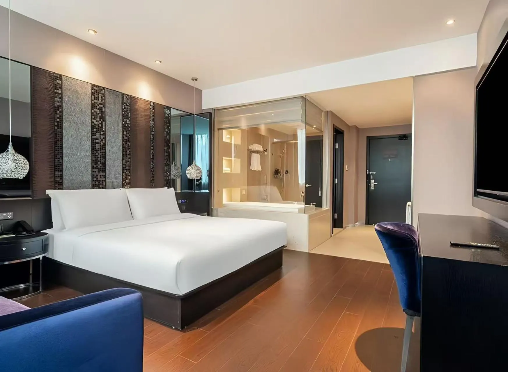Photo of the whole room, Bed in Crystal Orange Hotel Shanghai Caohejing Yishan Road