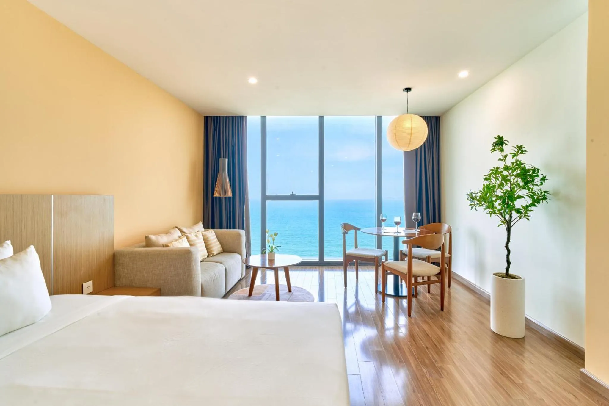 Bed in S Lux Apartment Starcity with Sea View