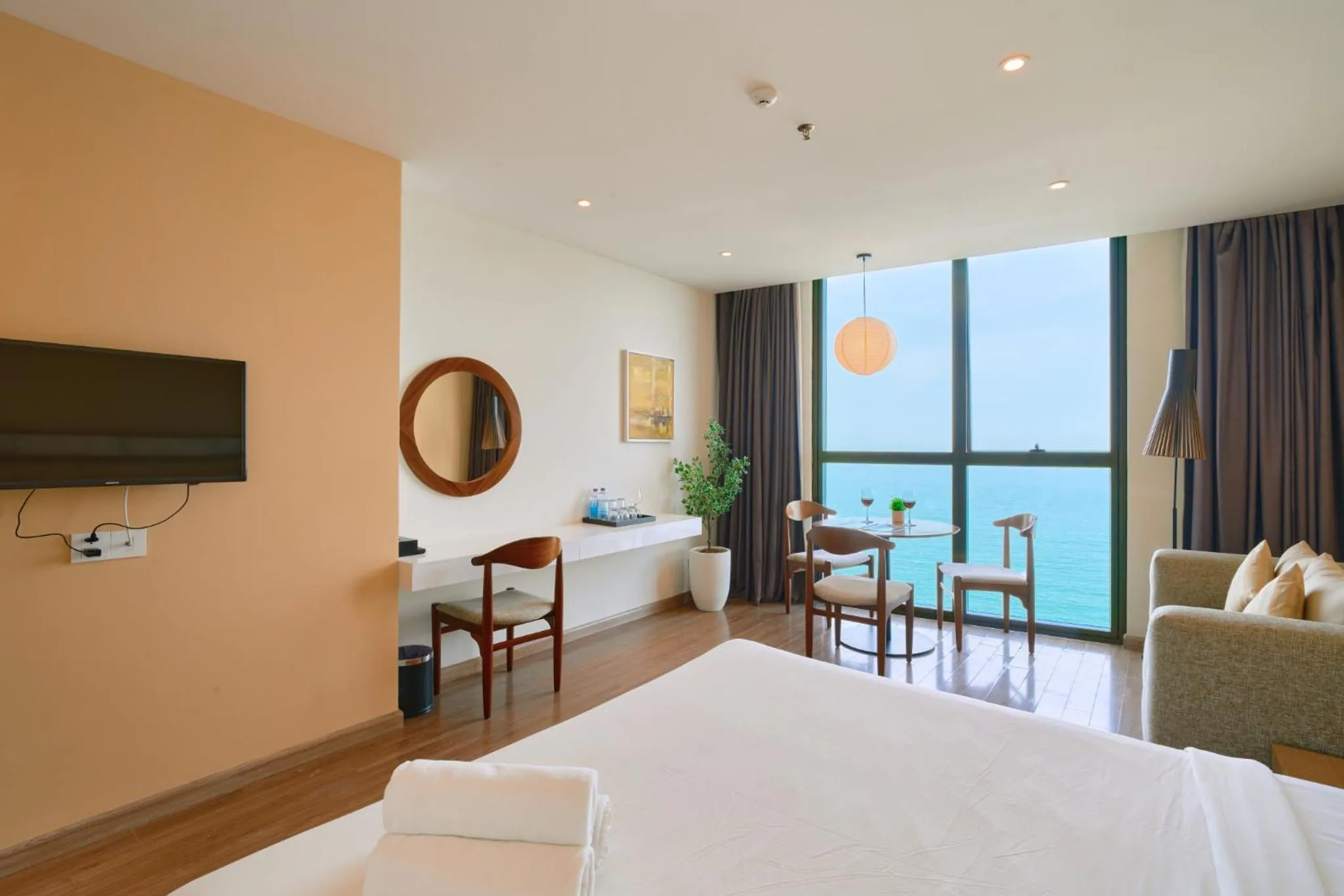Bed in S Lux Apartment Starcity with Sea View