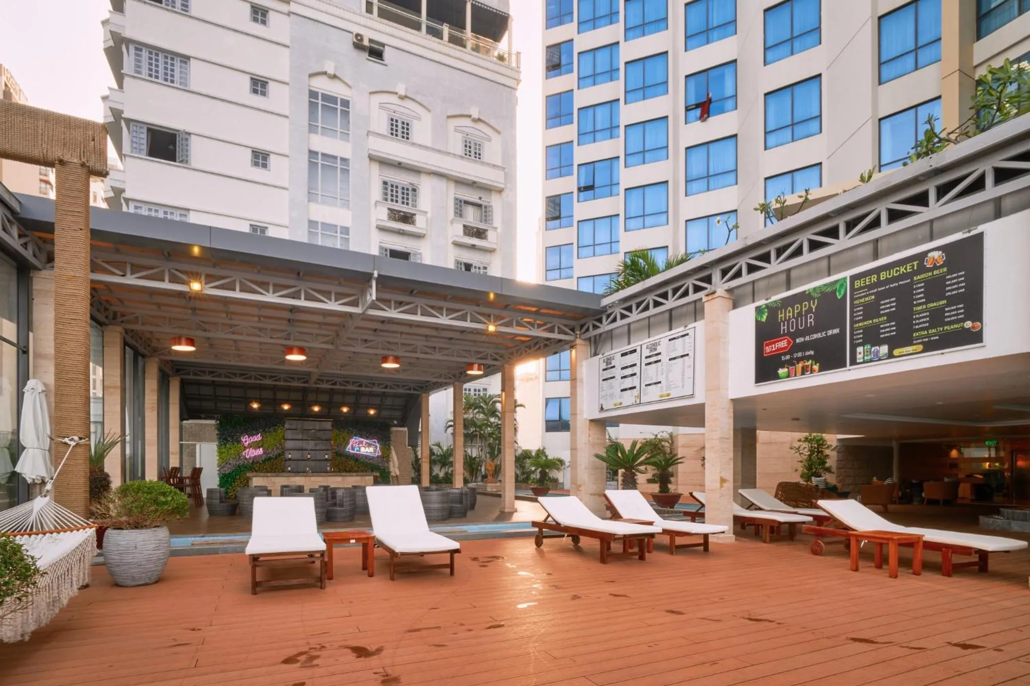 Evening entertainment in S Lux Apartment Starcity with Sea View