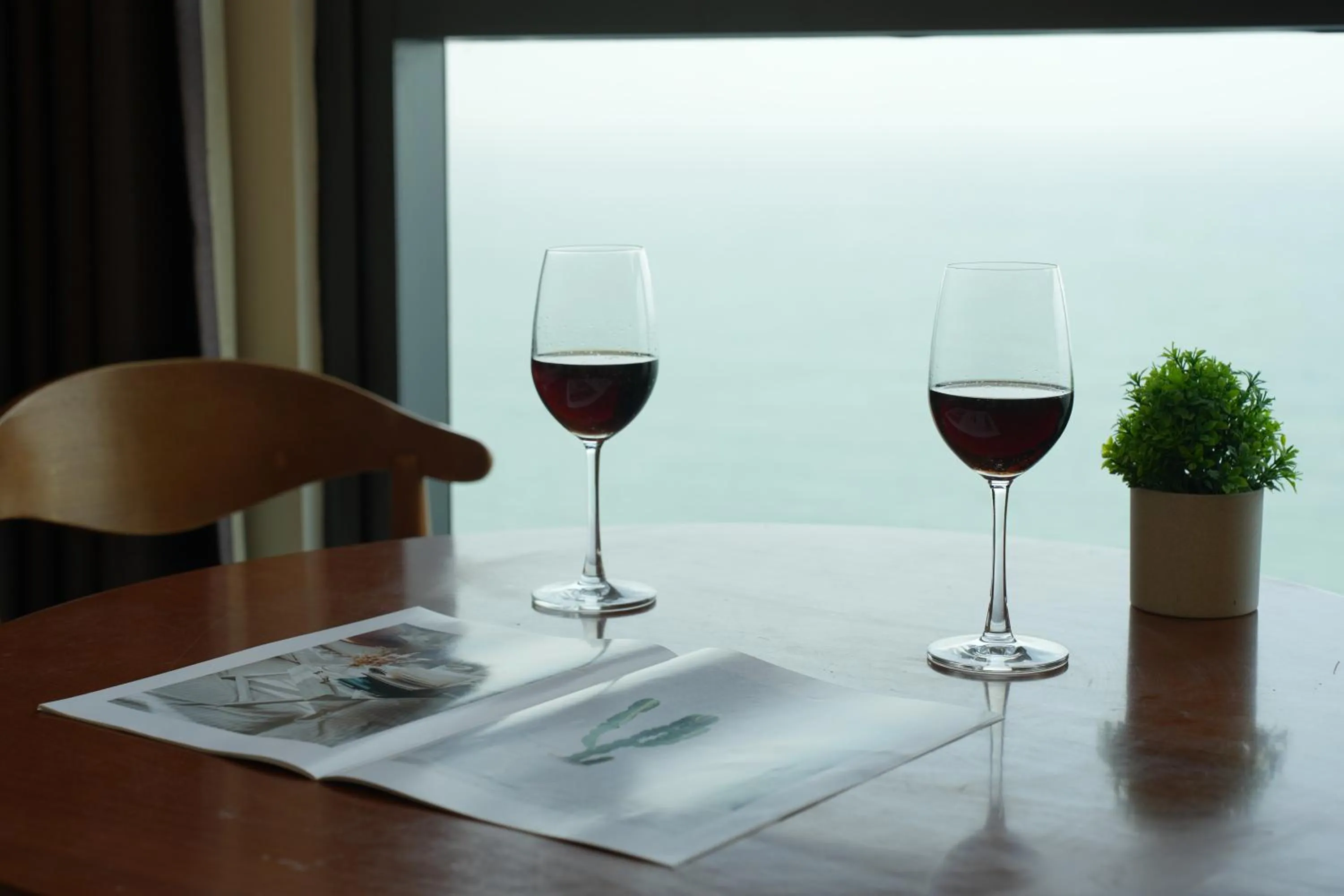 Breakfast in S Lux Apartment Starcity with Sea View