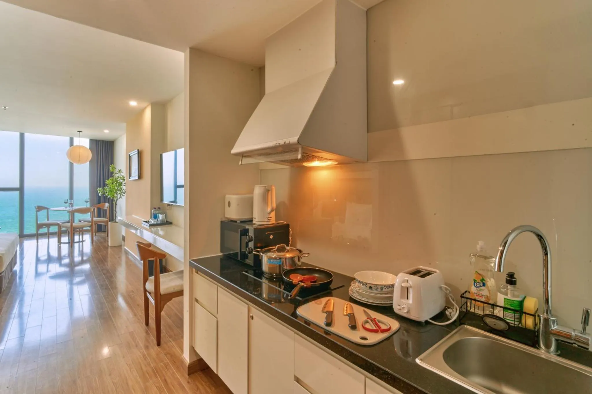 Kitchen or kitchenette in S Lux Apartment Starcity with Sea View