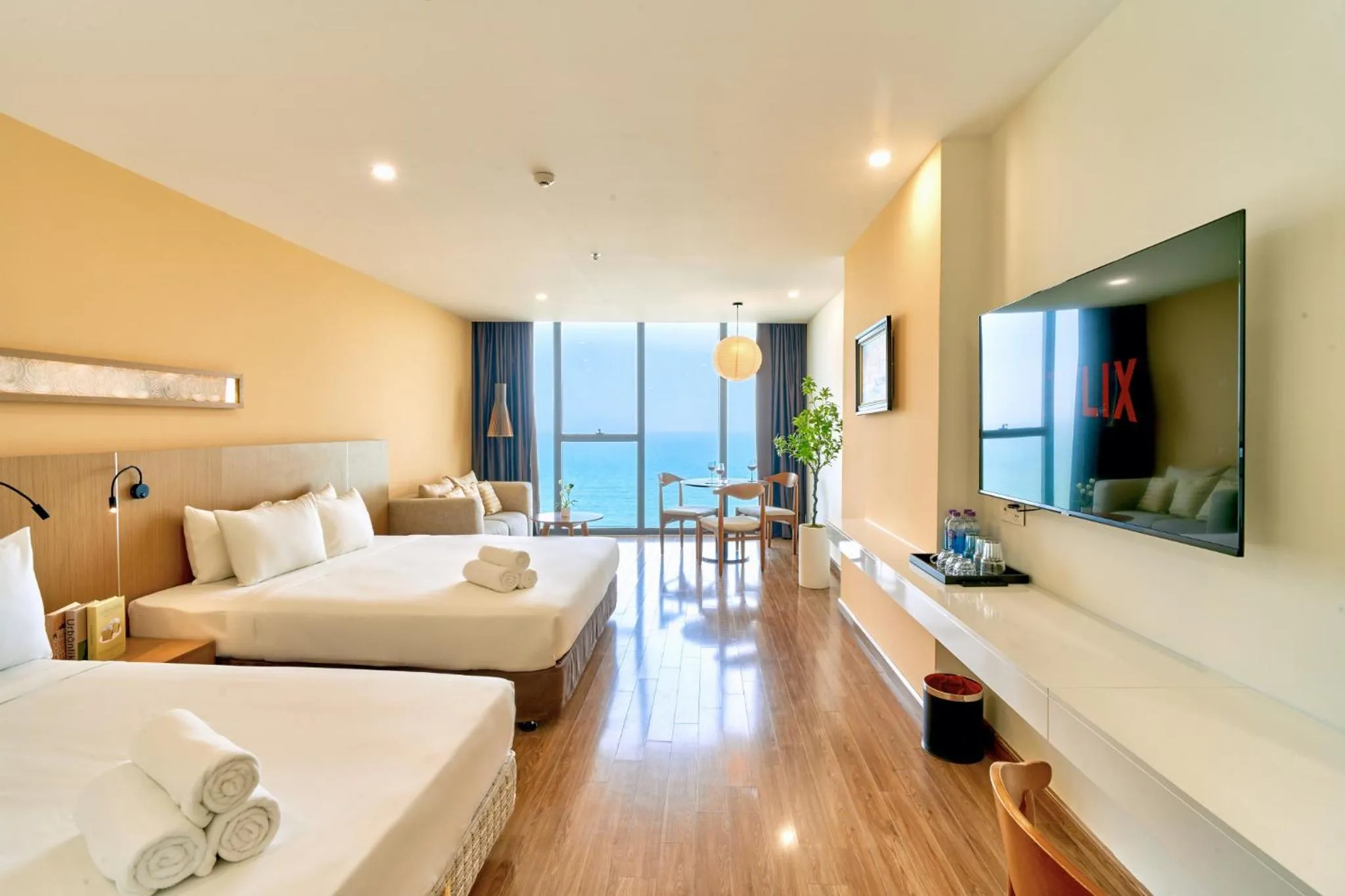 Bed in S Lux Apartment Starcity with Sea View